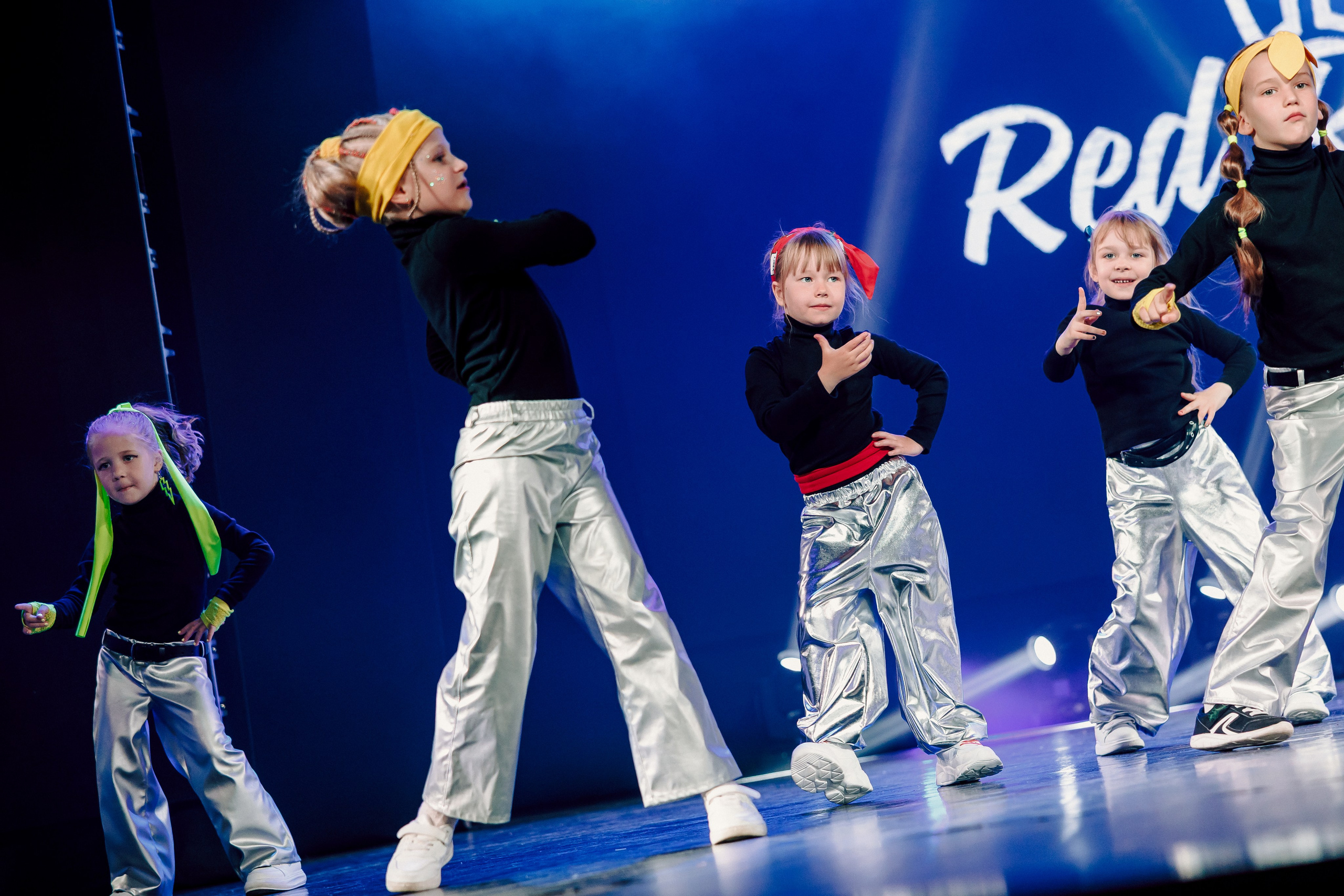 Отчётный концерт танцевальной школы «Red Rabbits» 2025. Лёшка Варзегов — фотограф