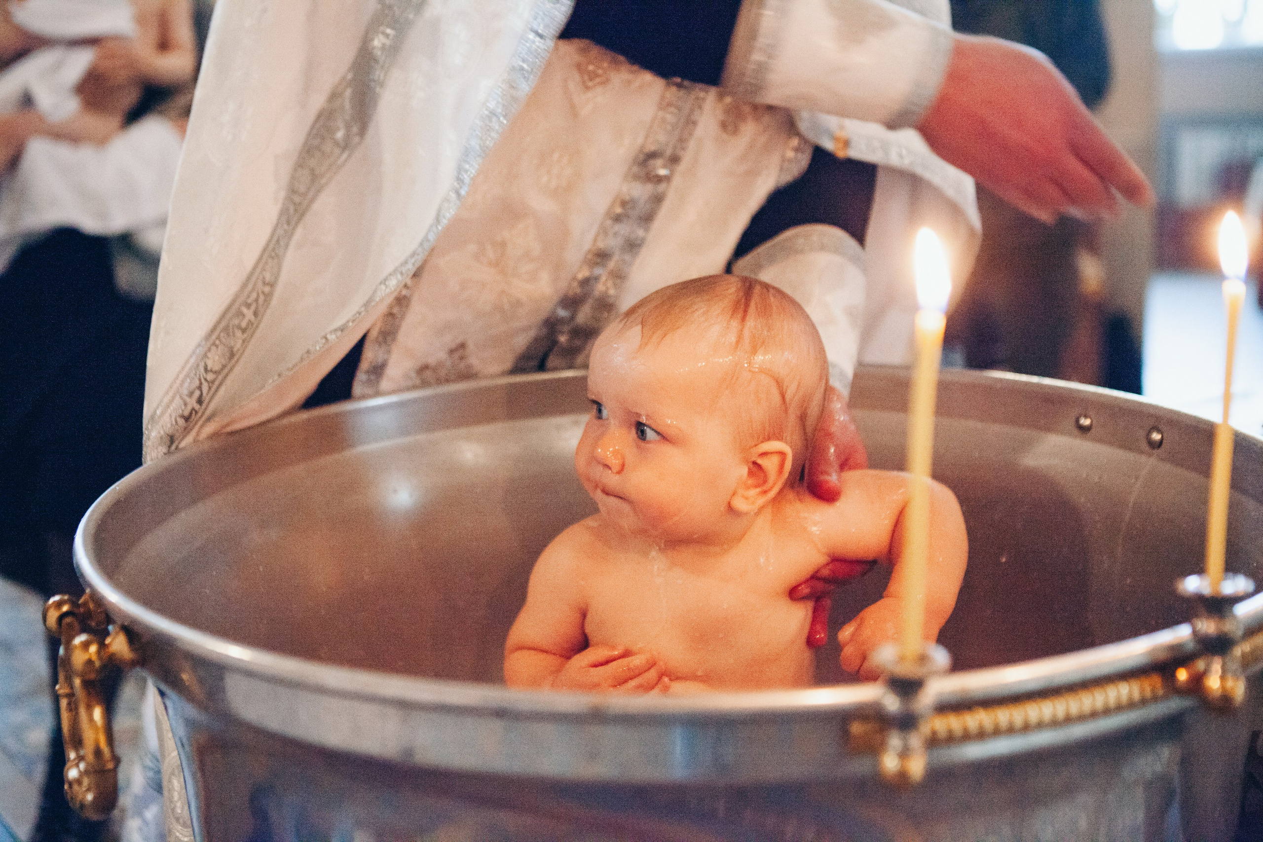 Крещение ребенка в церкви. Фотограф Ольга Ефремова