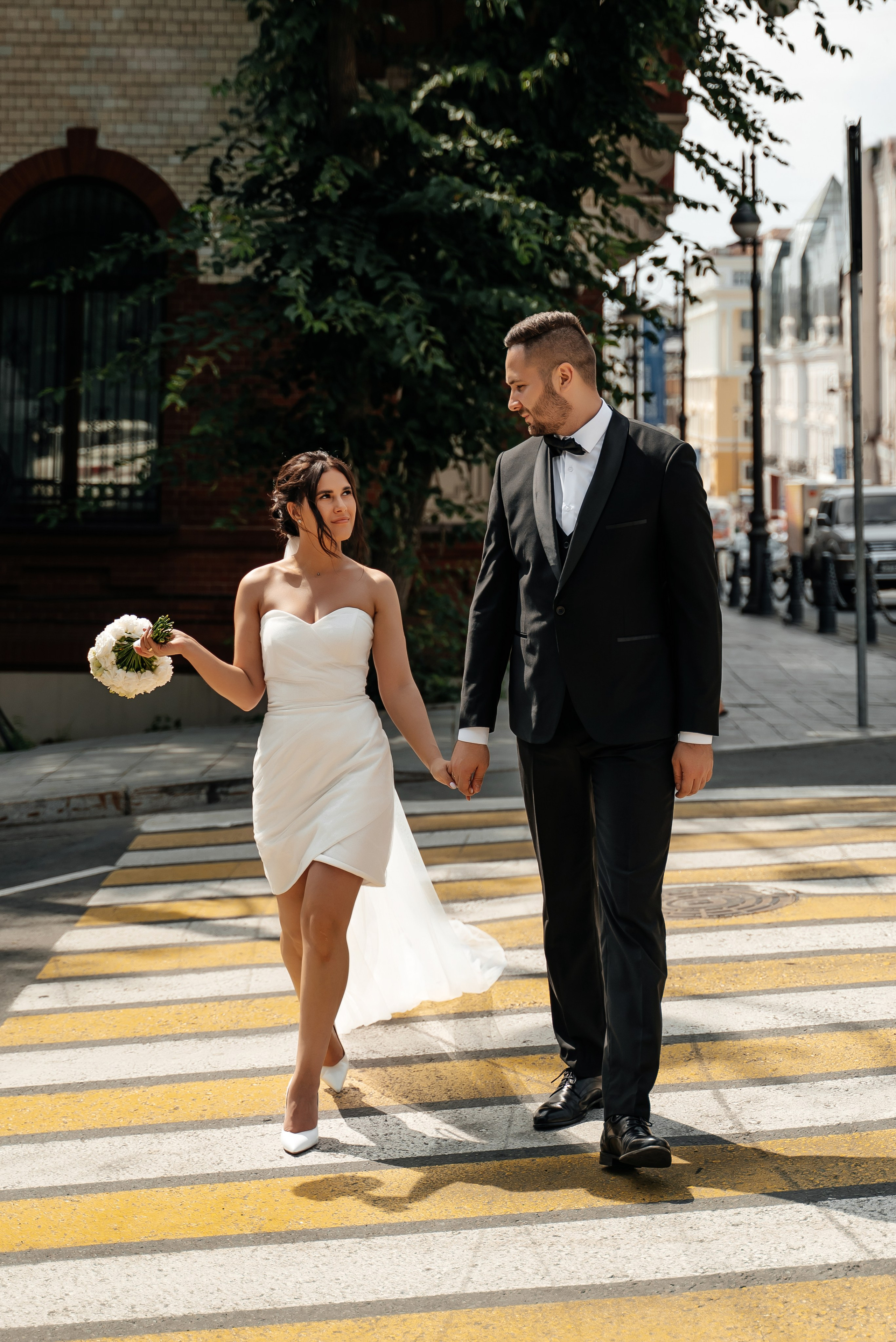 Полный летний свадебный день, прогулка на природе и в городе. Свадебный фотограф Елена Рякина