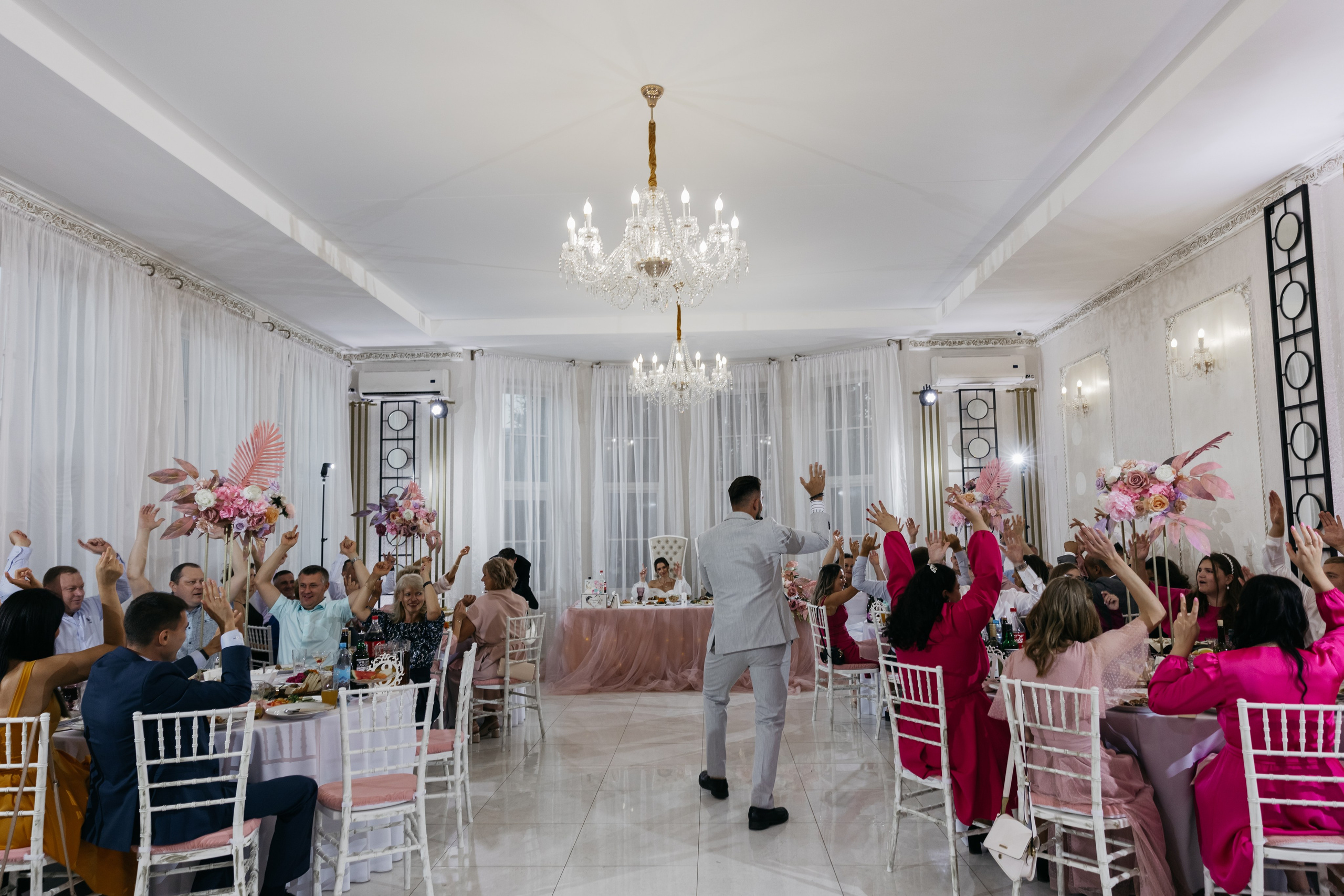 Волшебство уходит — Знаю. — И что мы будем делать? — Наслаждаться моментом. Свадебный фотограф в Санкт-Петербурге