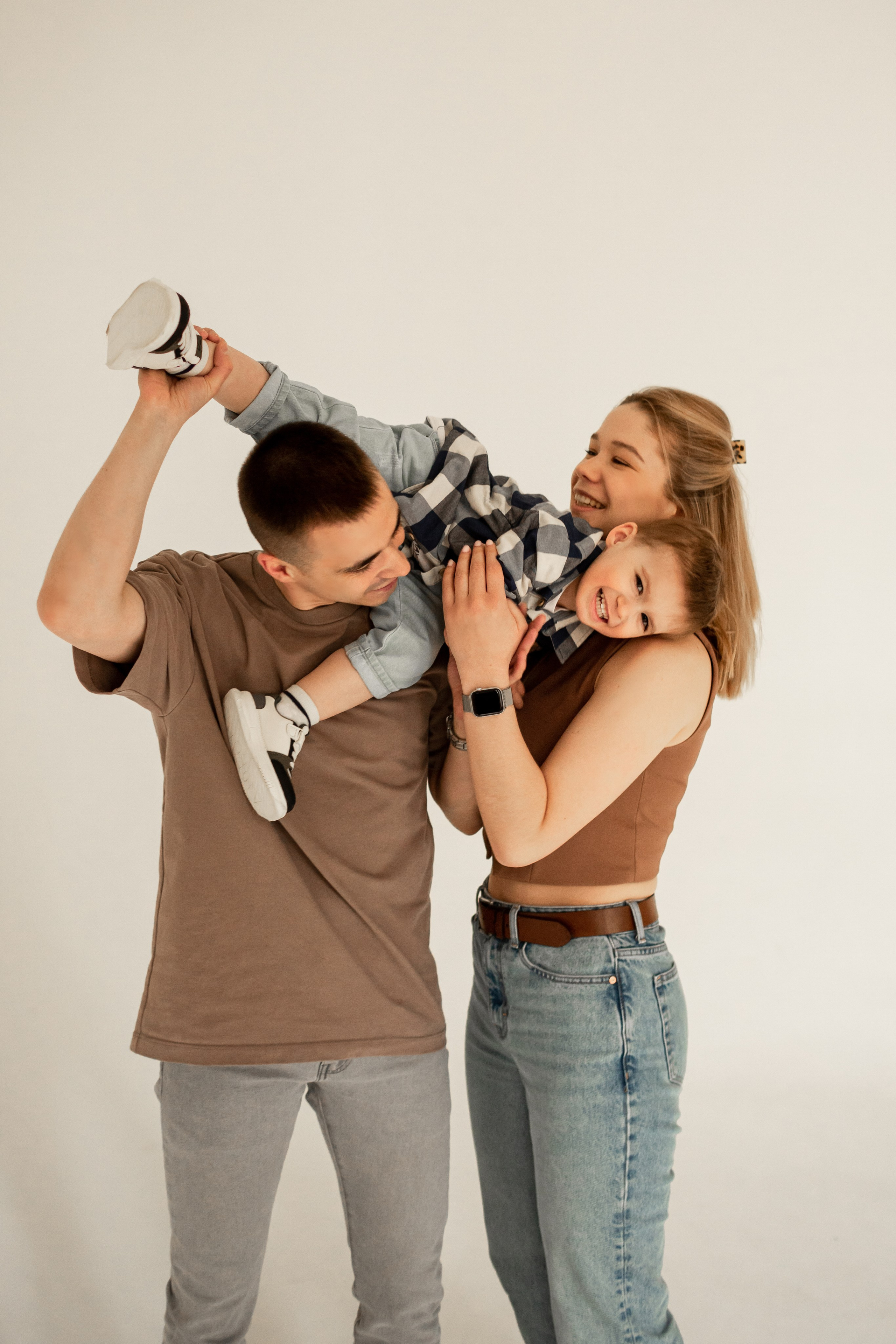 Семья Фурсал. Отрыв в студии. Свадебный фотограф Кирилл Белый