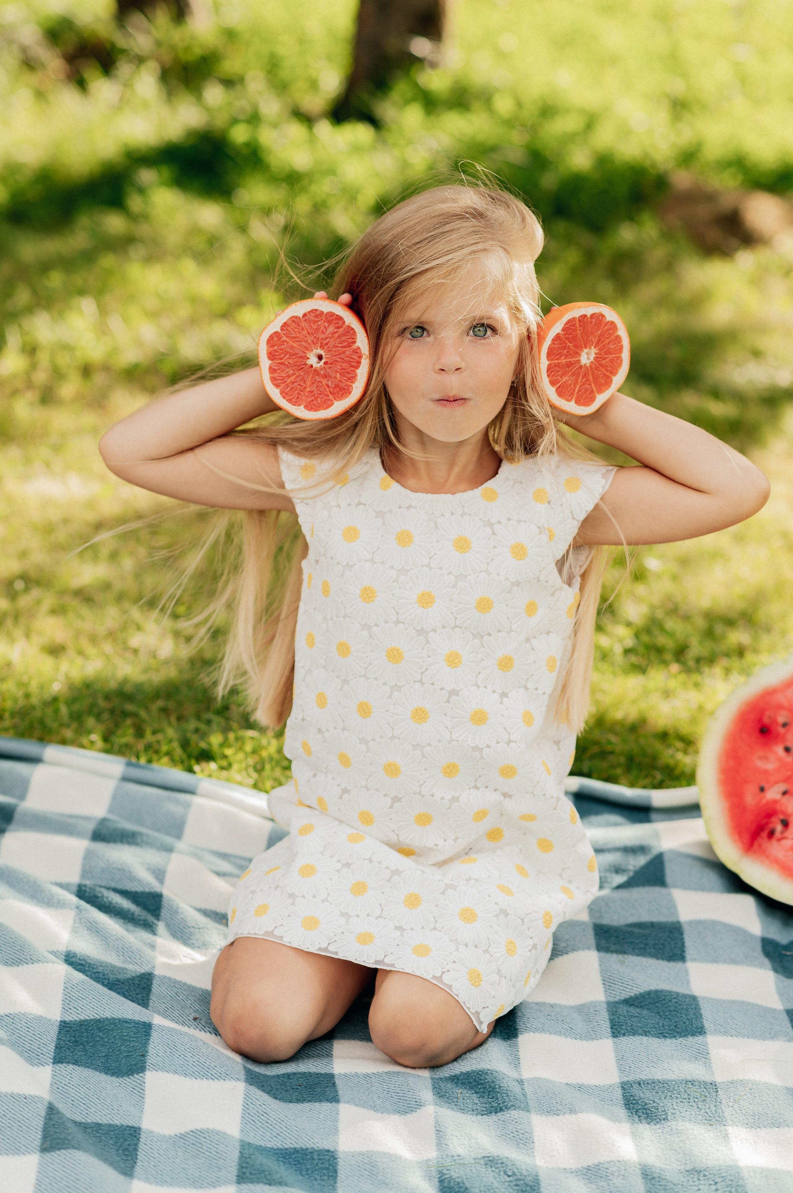 ЛЕТО. ПАРК. АРБУЗ. Профессиональный репортажный, коммерческий фотограф в Санкт-Петербурге
