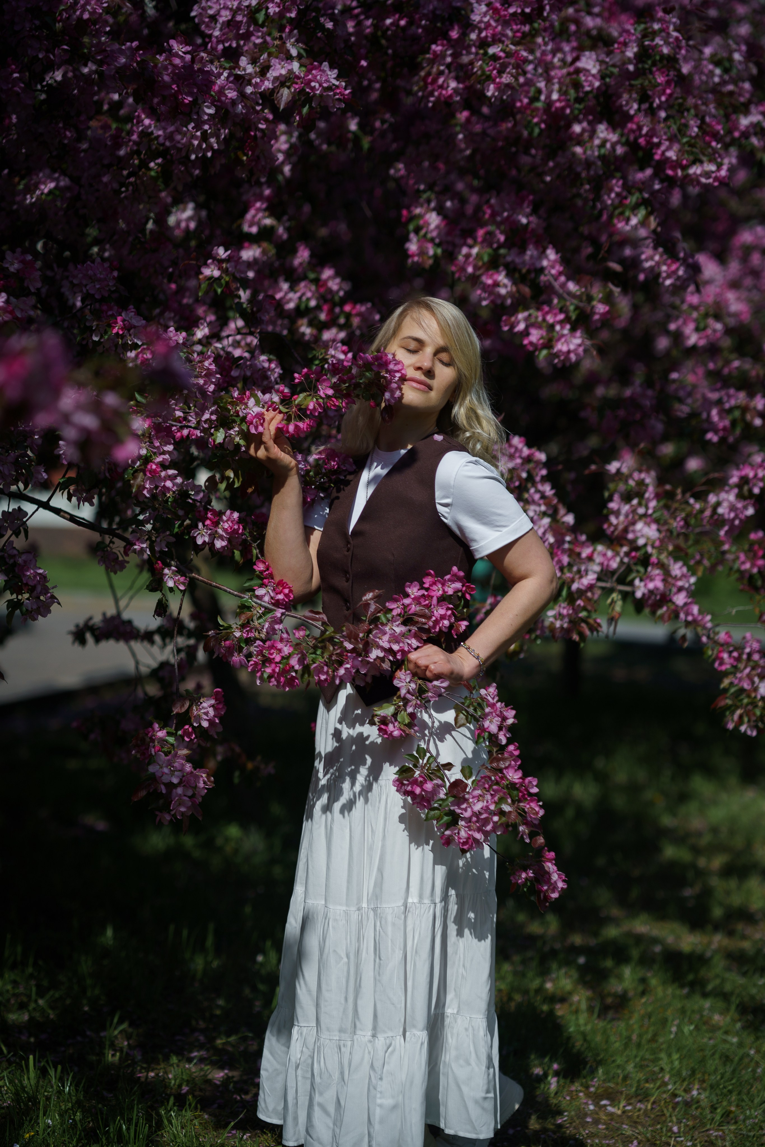 Даша и яблоня. Москва, ВДНХ. Семейный и детский фотограф в Сергиев Посаде, Хотьково Якимчук Любовь