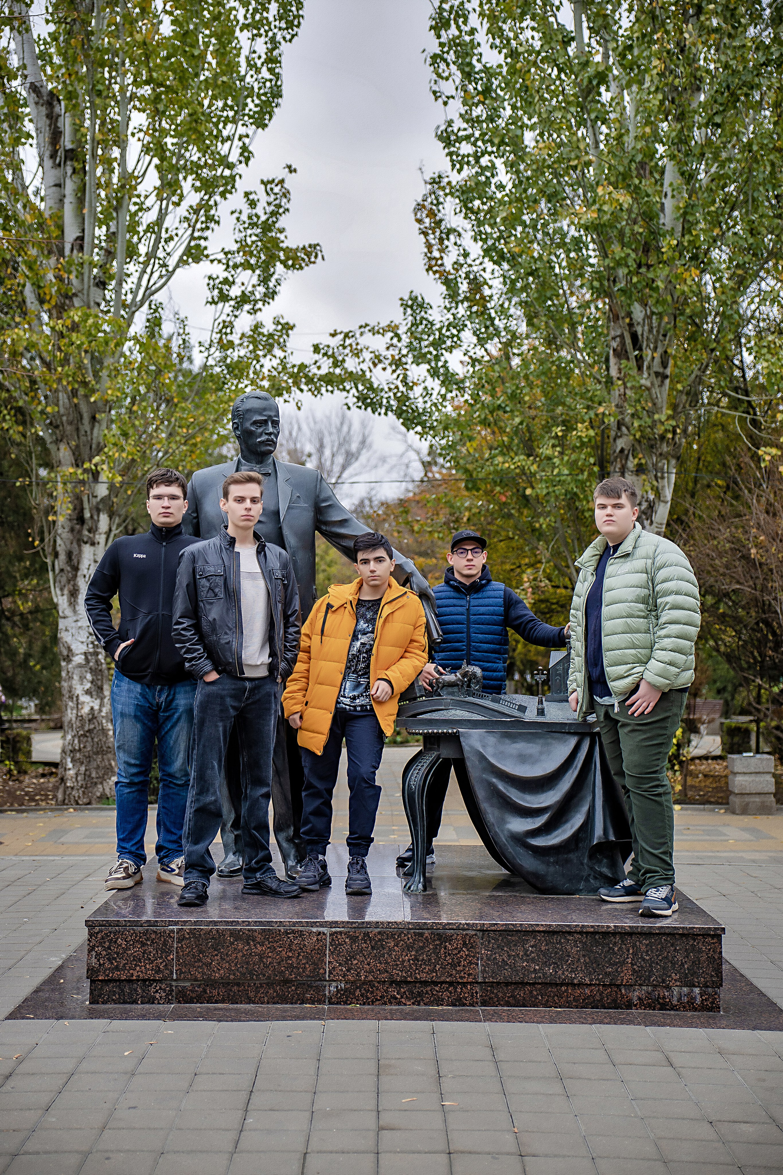 Фотосессия ШКОЛА 32 КЛАСС 11А Выпуск 2026. Современные Выпускные Альбомы в Ростове-на-Дону