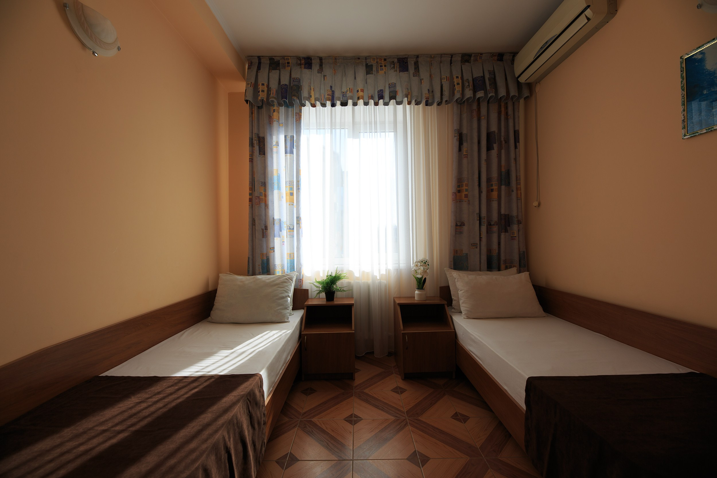 Фотосъёмка номеров с дополнительным освещением. Профессиональная фотосъёмка интерьеров, предметная фотосессия еды для меню г. Анапа