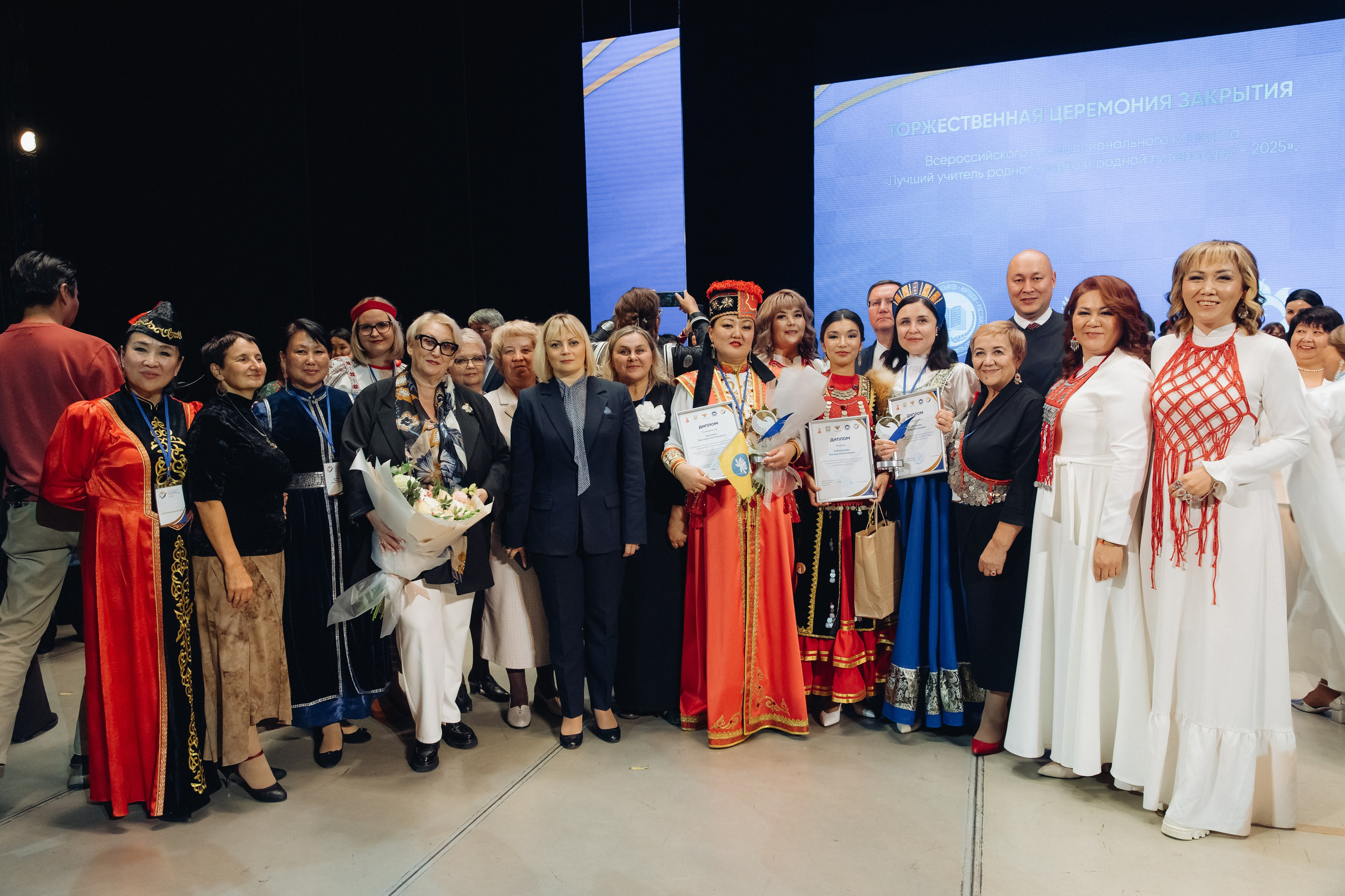 Лучший учитель родного языка и литературы 2025. Свадебный и семейный фотограф в Улан-Удэ