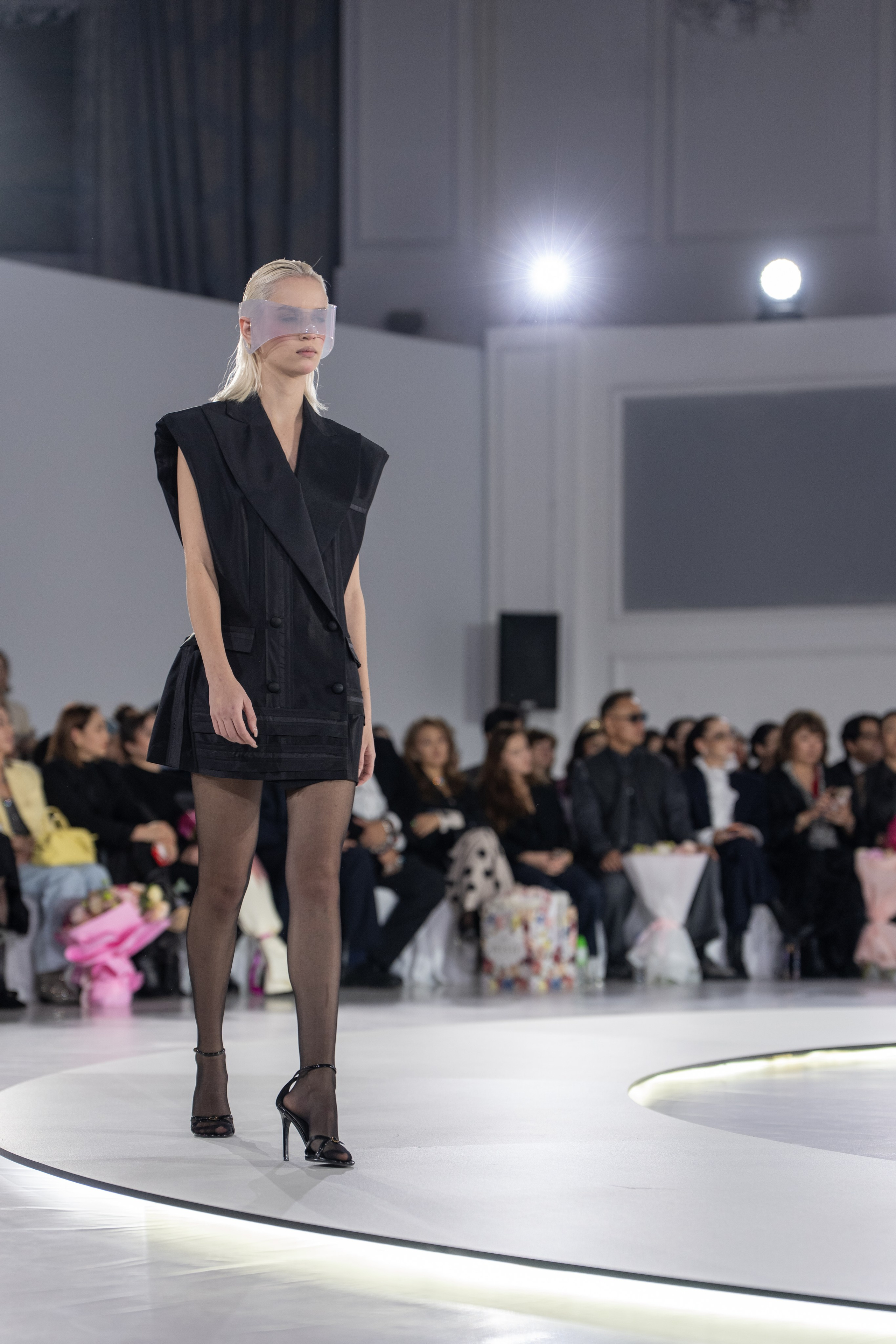 Дизайнер Alexey Czhen. Сайт Алматинского НЮ АРТ, будуар и фэшн фотографа Дениса Карпенко