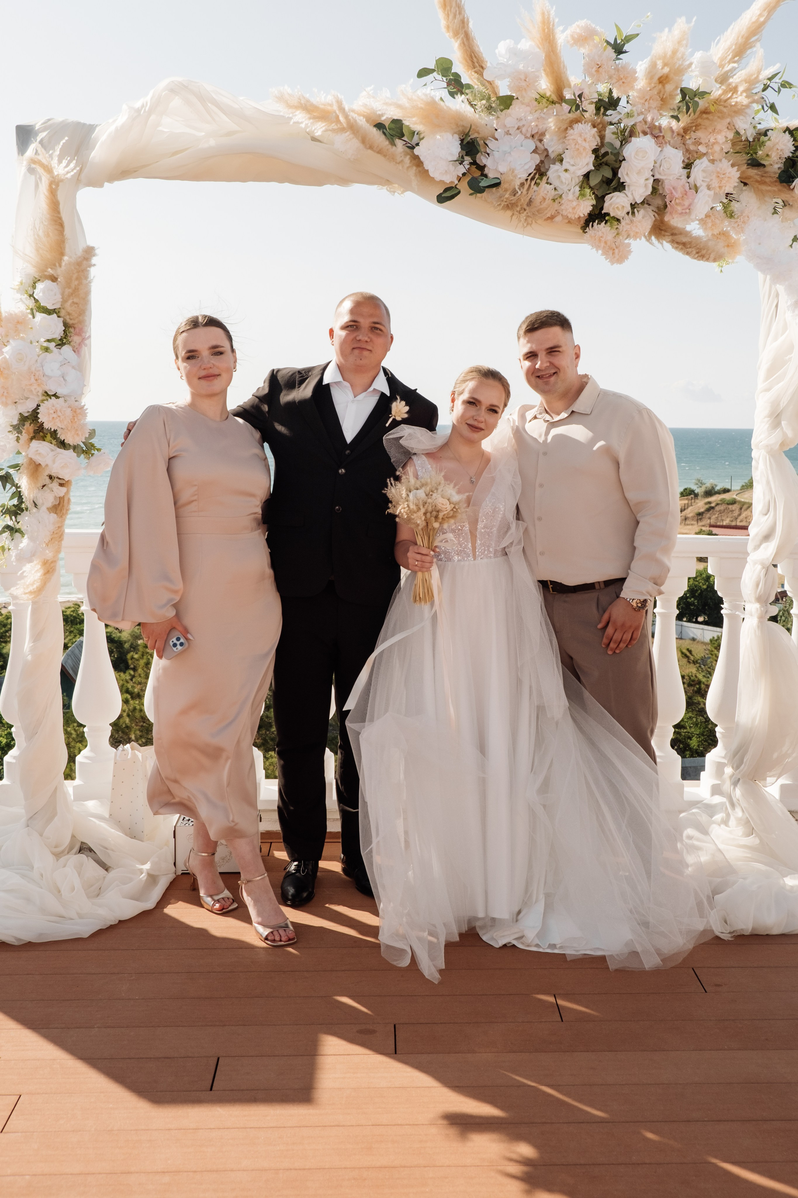 Свадебный ретопртаж. Профессиональная фотосъемка в Крыму. Натуральные эмоции и живые кадры. Забронируйте дату прямо сейчас!