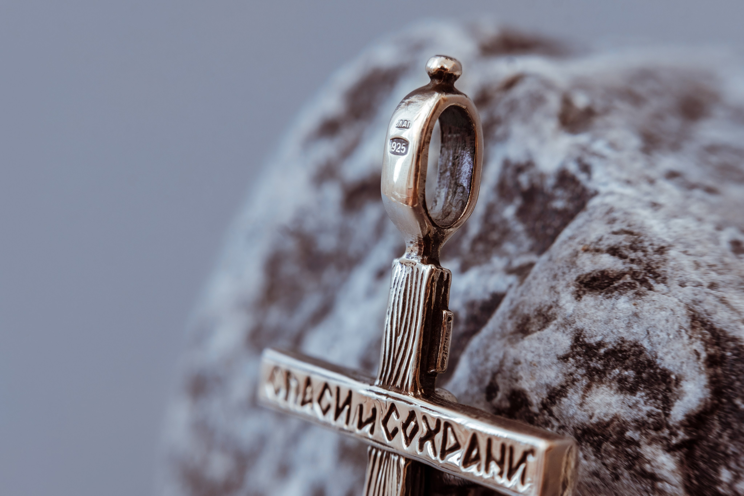 Съемка серебряных украшений в Санкт-Петербурге. Фотосессия для маркетплейсов