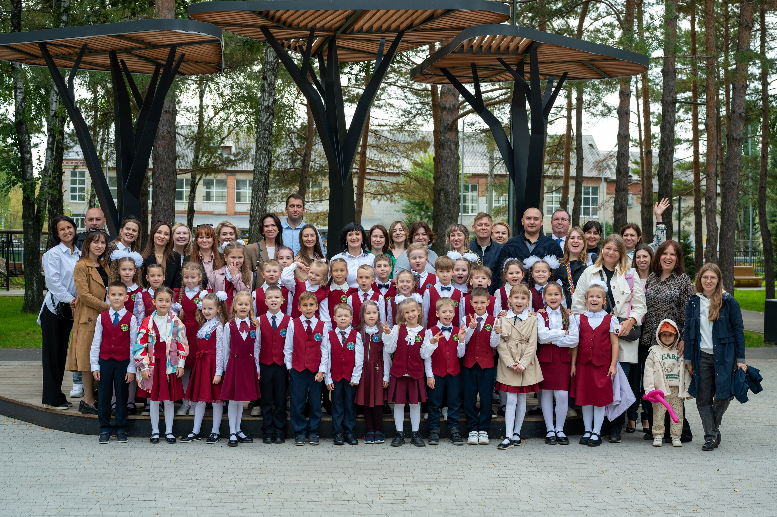 1 сентября 16 гимназия 2 класс (линейка + в классе+ на улице). Фотограф новорожденных, семейный детский в Тюмени Татьяна Морозова