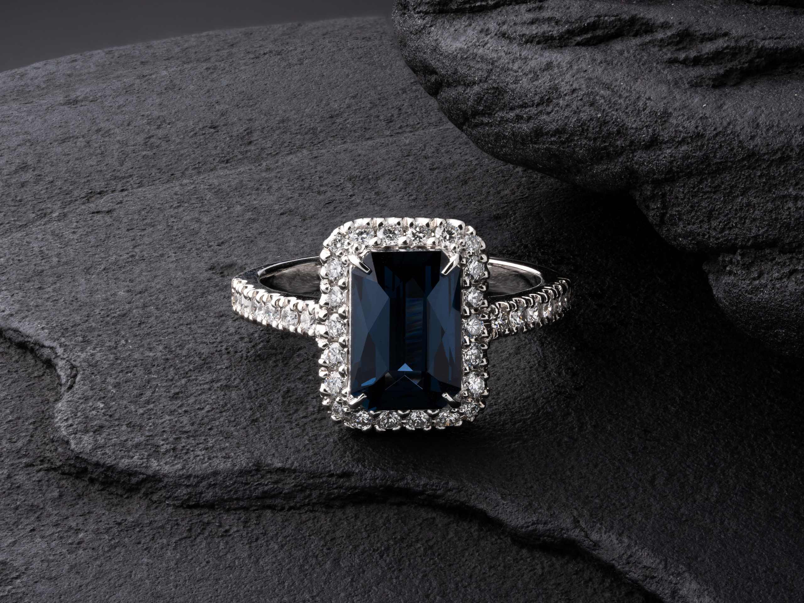 Ювелирная фотография в Сочи — профессиональные съемки украшений высокого качества. Профессиональная фотосъемка в Сочи: репортаж, предметная, ювелирная фотосъемка, недвижимость, фуд-фотография. Фотограф Александр Афанасьев