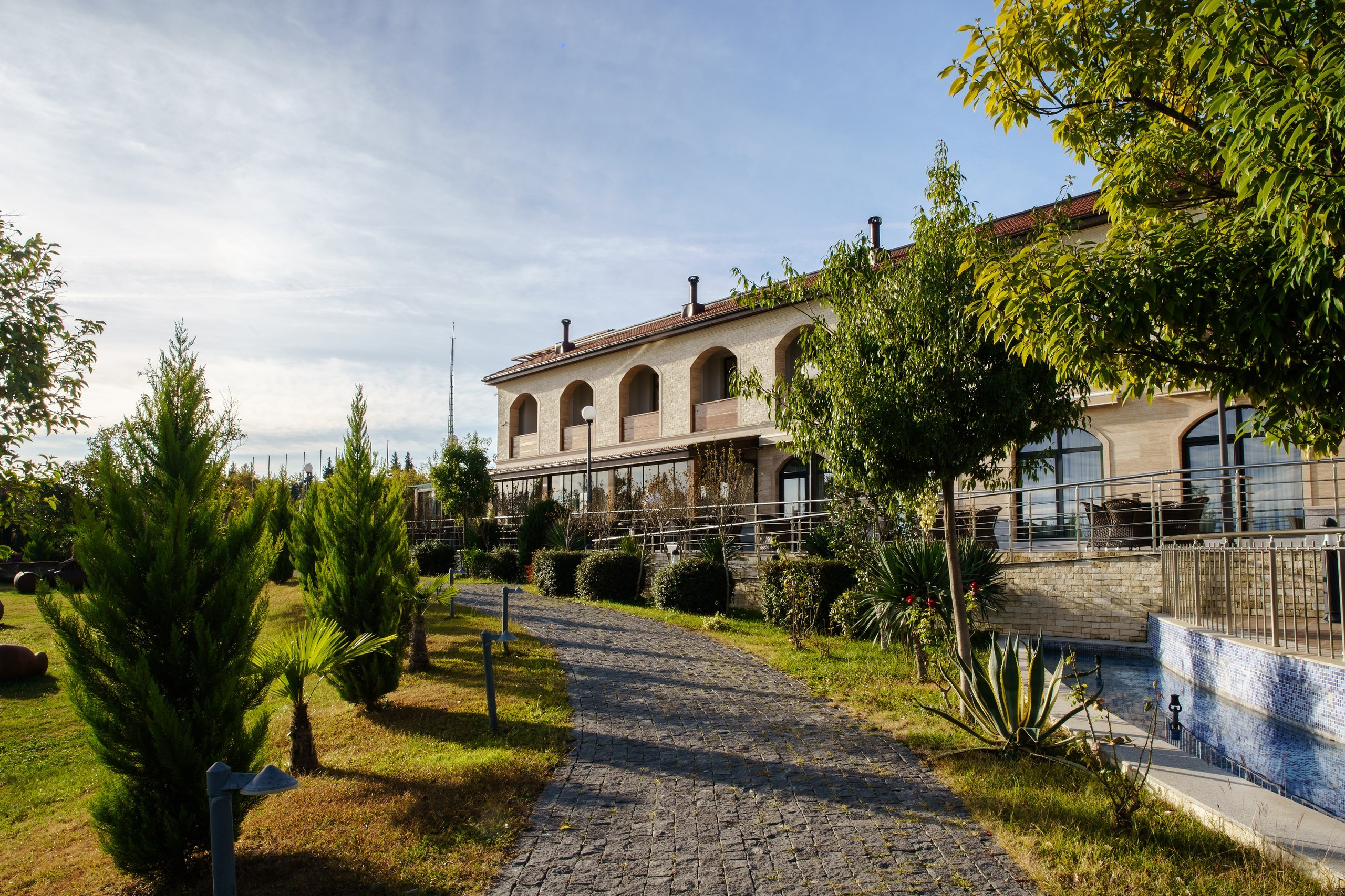 Фасад Akhasheni Wine Resort 4*. Фотограф в Москве и по всему миру — Олег Акентьев (Events, Светская Хроника, FTP)