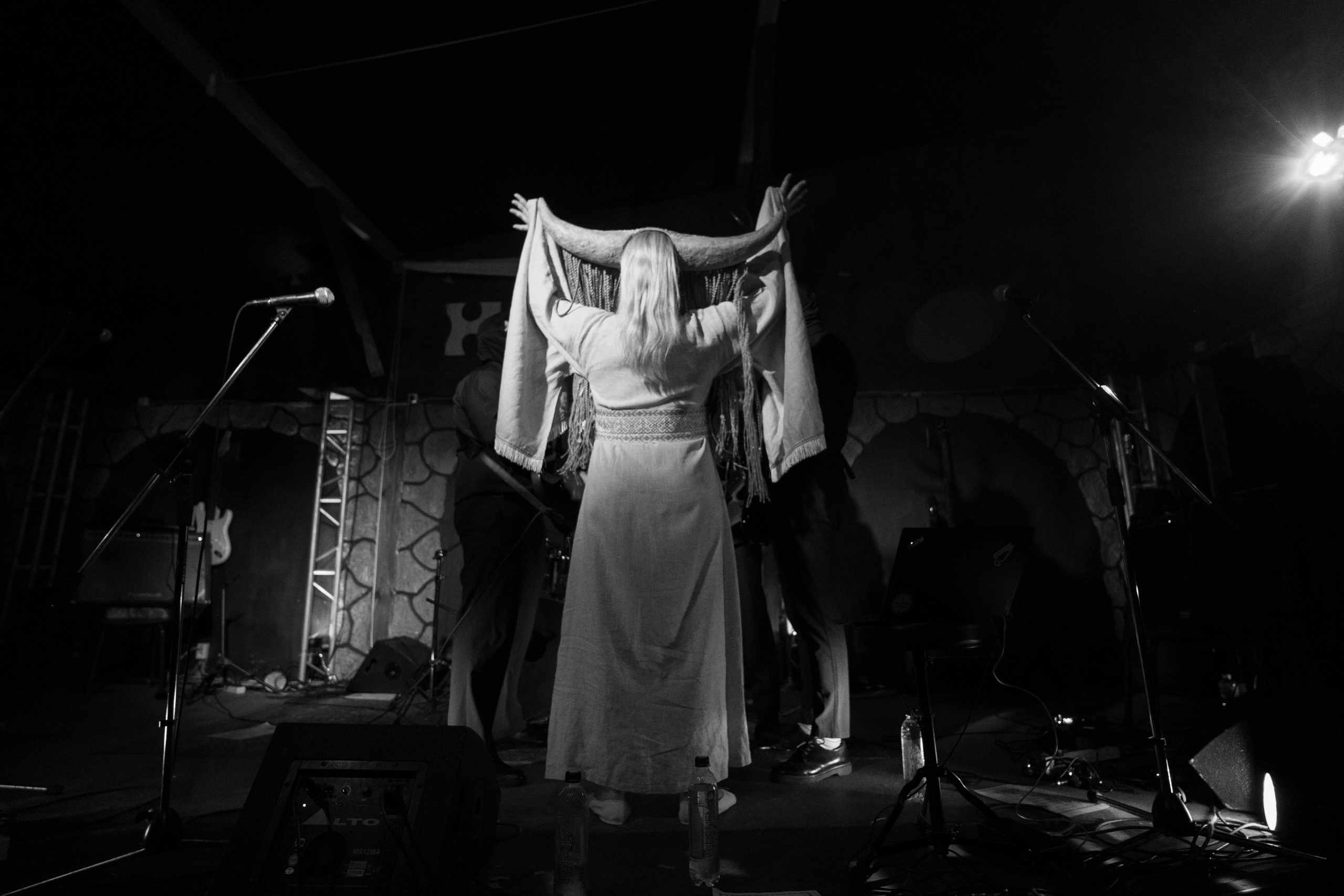 Ночь На Земле|Нора, Псков. Концертный и репортажный фотограф в Санкт-Петербурге Слава Пахомов