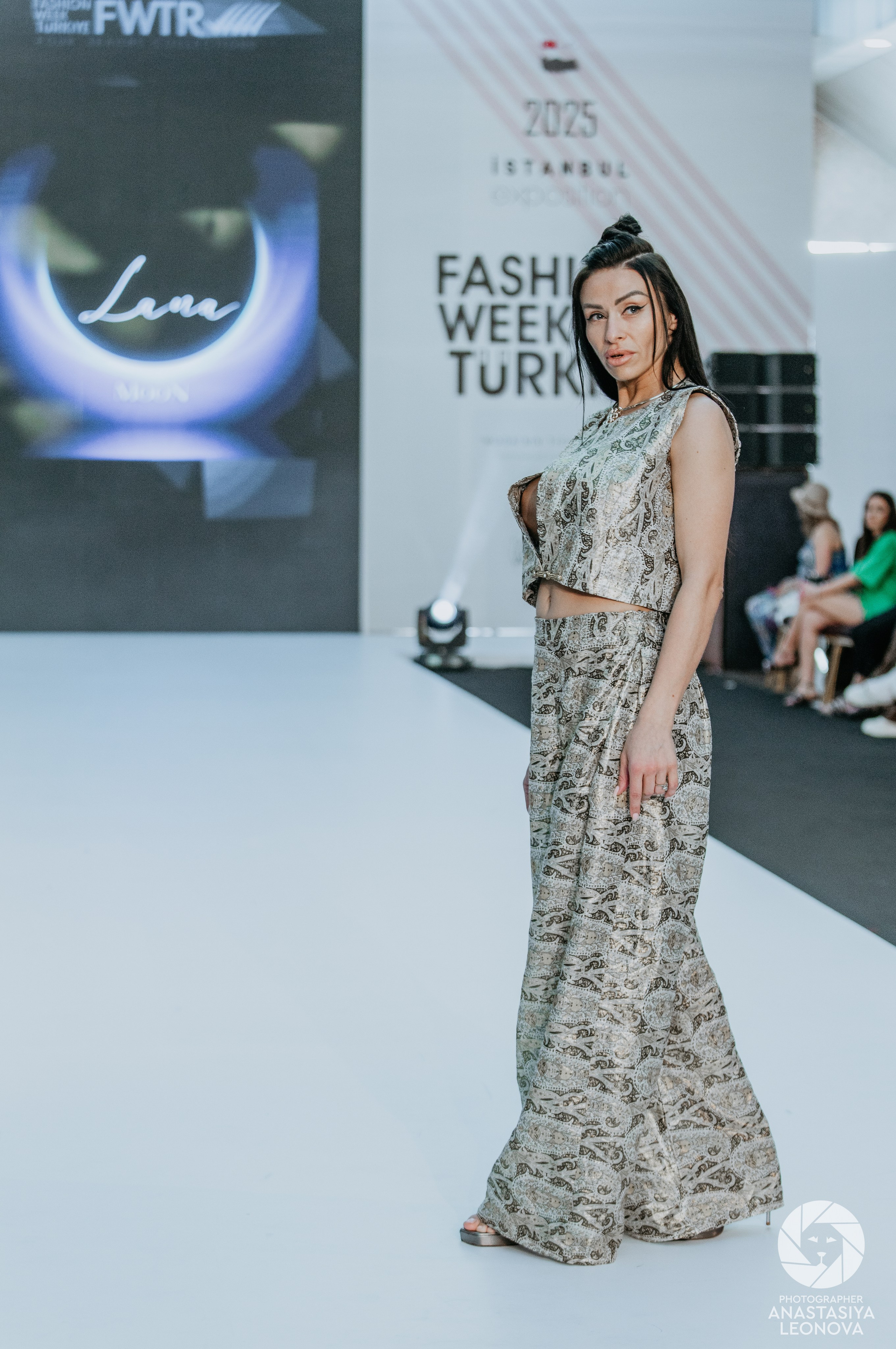 Fashion Week Türkiye [spring, 2025]. Anastasia Leonowa