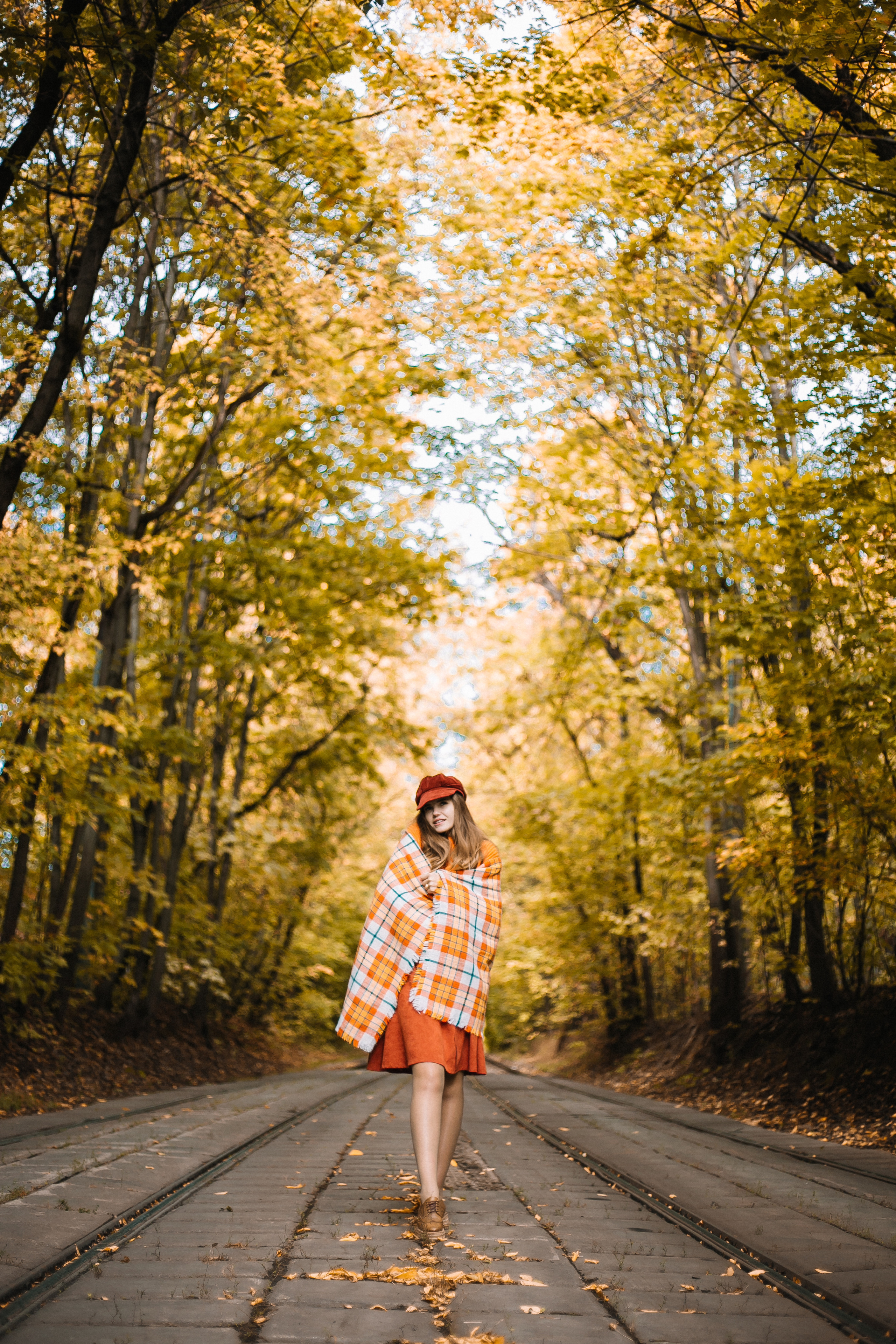 Екатерина Сысуева, Рина Сысуева, фотограф Катерина Сысуева, женский фотограф, женский портрет, фотосессия на трамвайных путях, осенние фотосессии