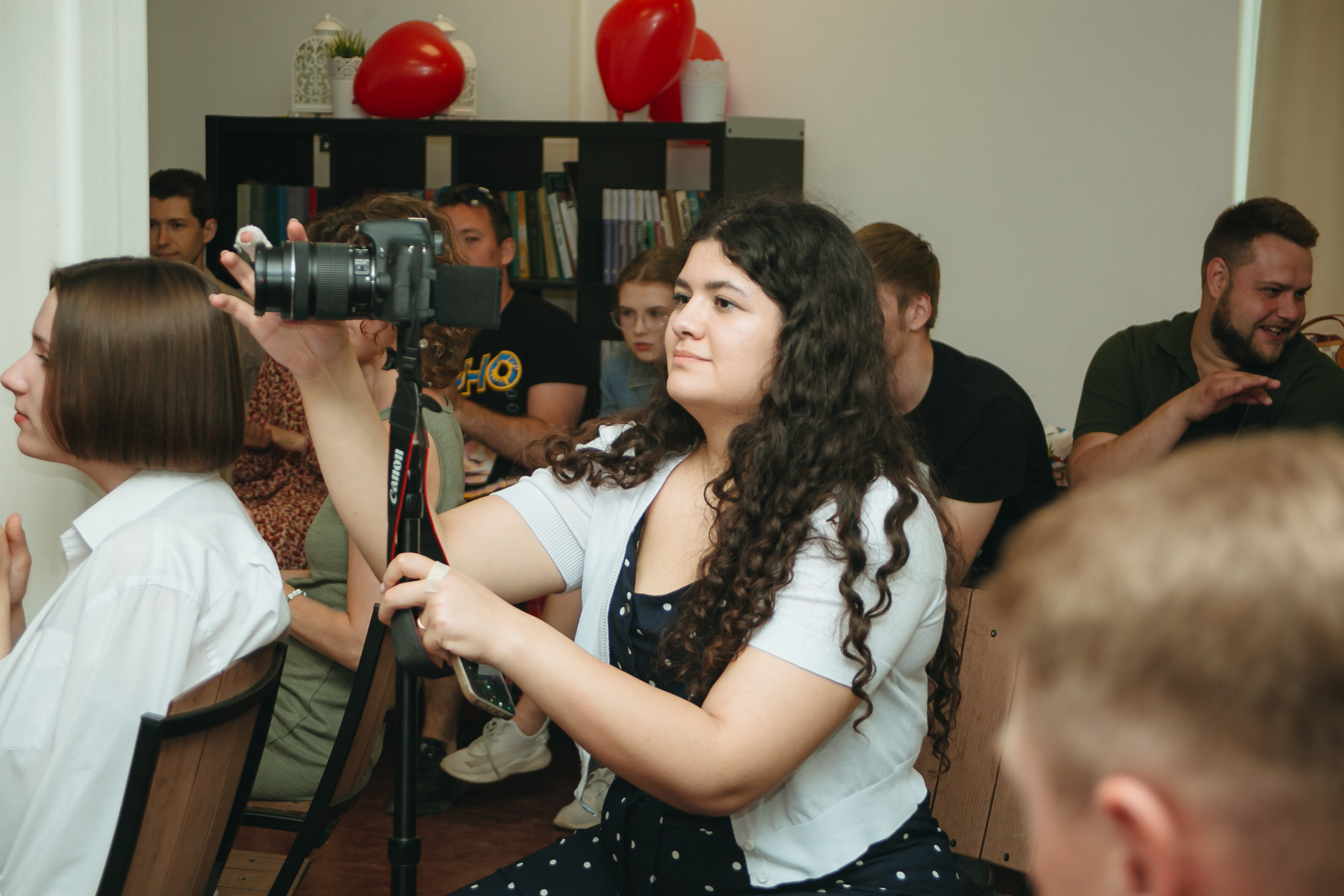 Репортажная съемка квартирника. Бренд‑фотограф в Москве | Rina _Sphoto — личный и бизнес‑контент