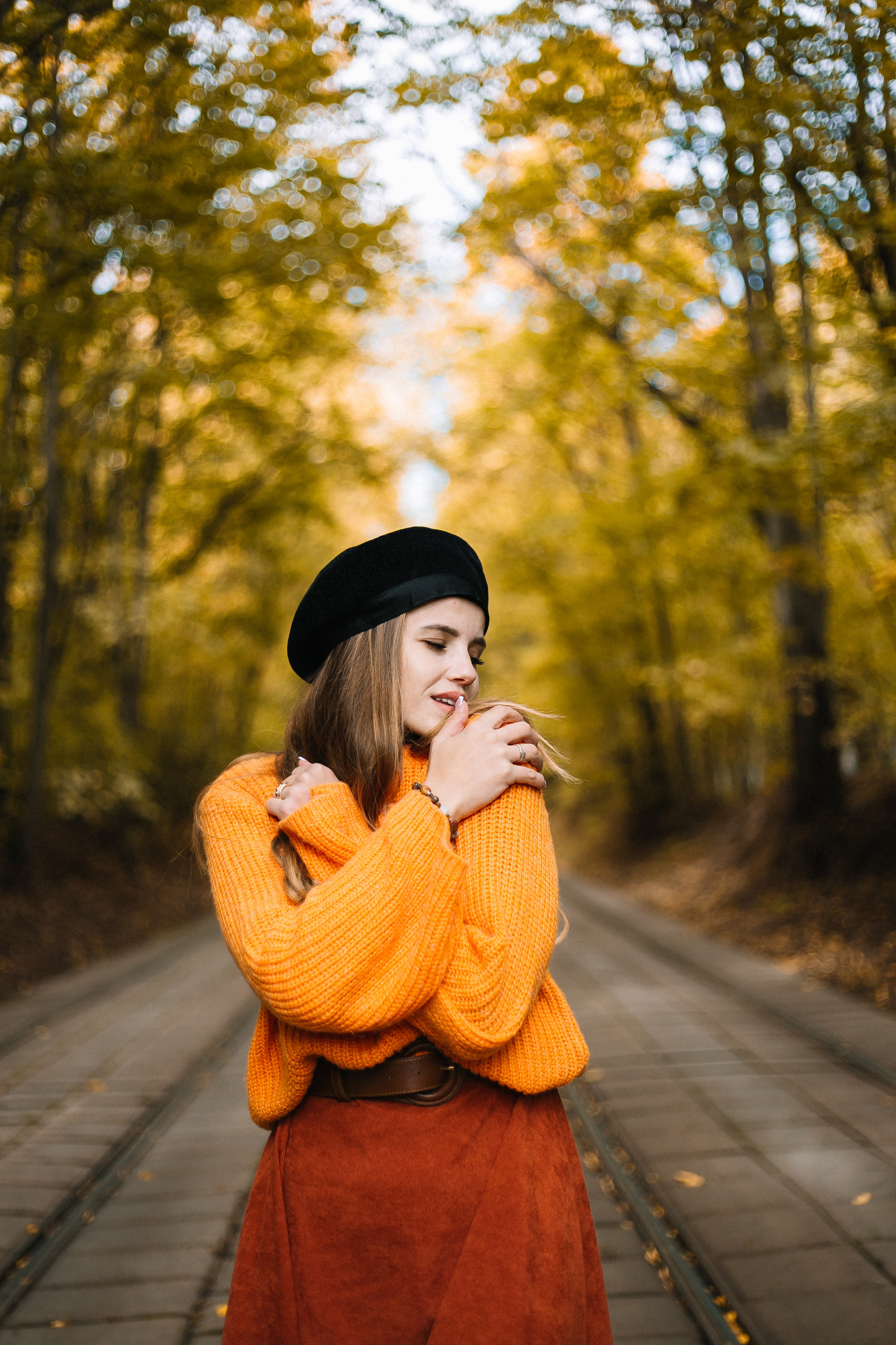 Екатерина Сысуева, Рина Сысуева, фотограф Катерина Сысуева, женский фотограф, женский портрет, фотосессия на трамвайных путях, осенние фотосессии