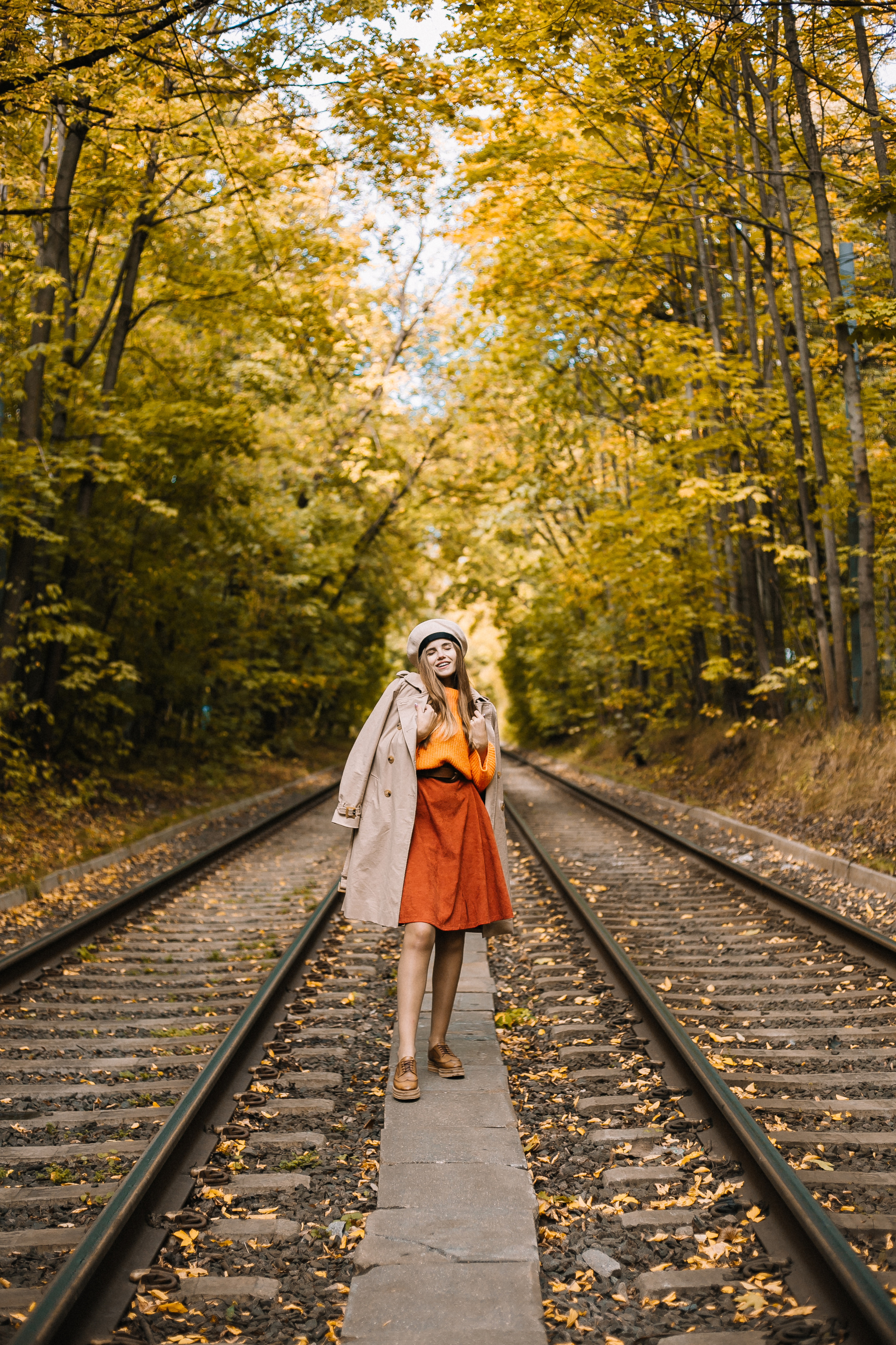 Екатерина Сысуева, Рина Сысуева, фотограф Катерина Сысуева, женский фотограф, женский портрет, фотосессия на трамвайных путях, осенние фотосессии