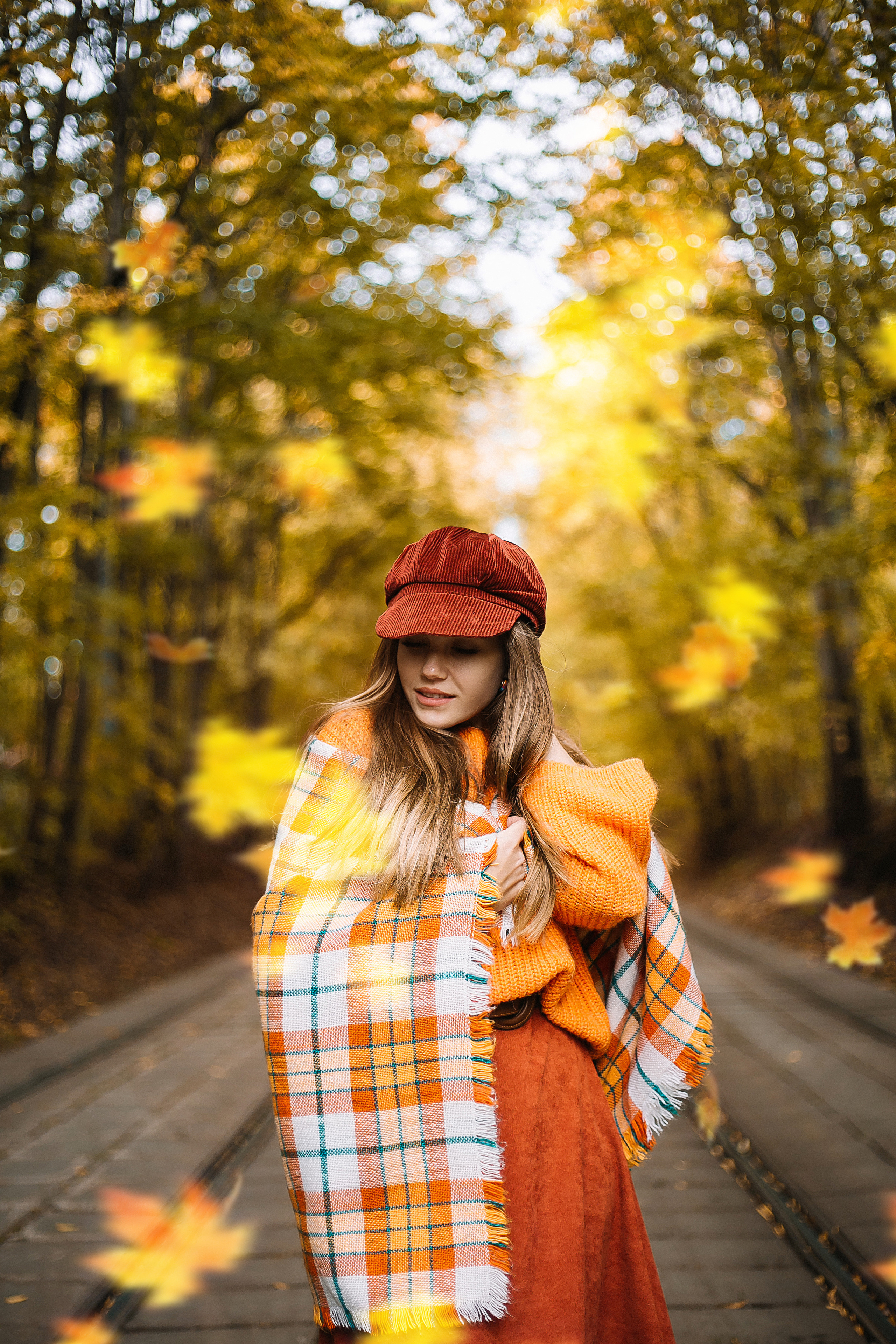 Екатерина Сысуева, Рина Сысуева, фотограф Катерина Сысуева, женский фотограф, женский портрет, фотосессия на трамвайных путях, осенние фотосессии