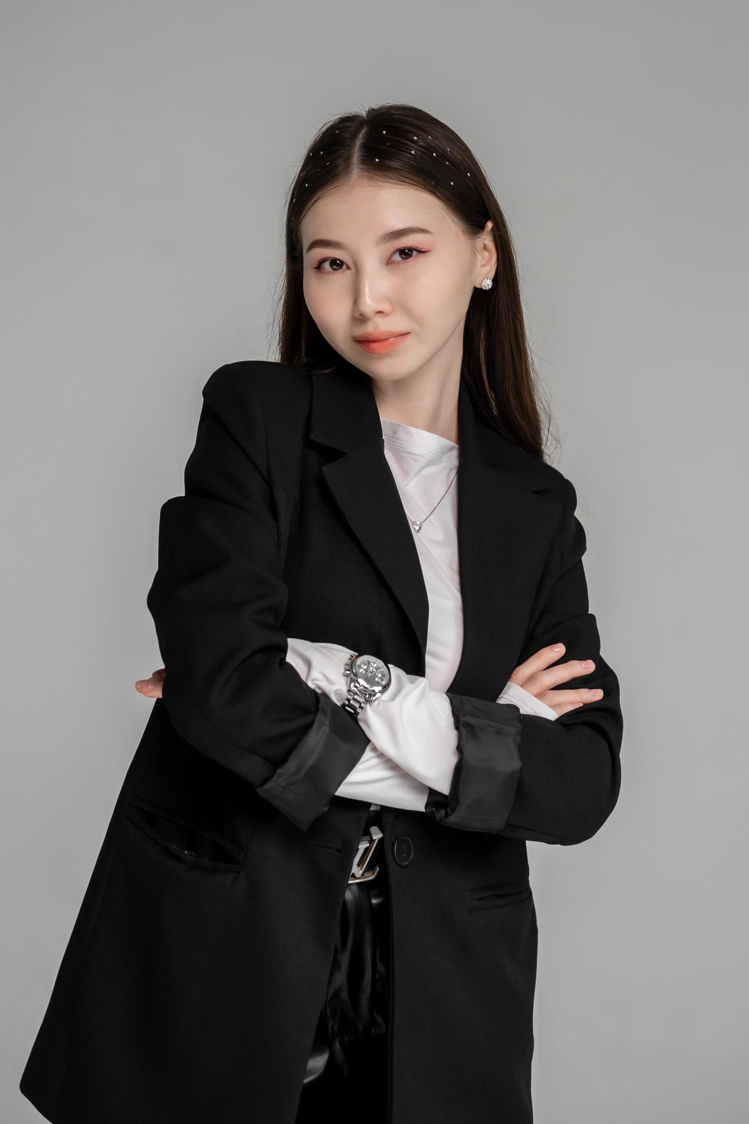 Портреты в студии на белом фоне. Ольга Плаксина фотограф в Саратове