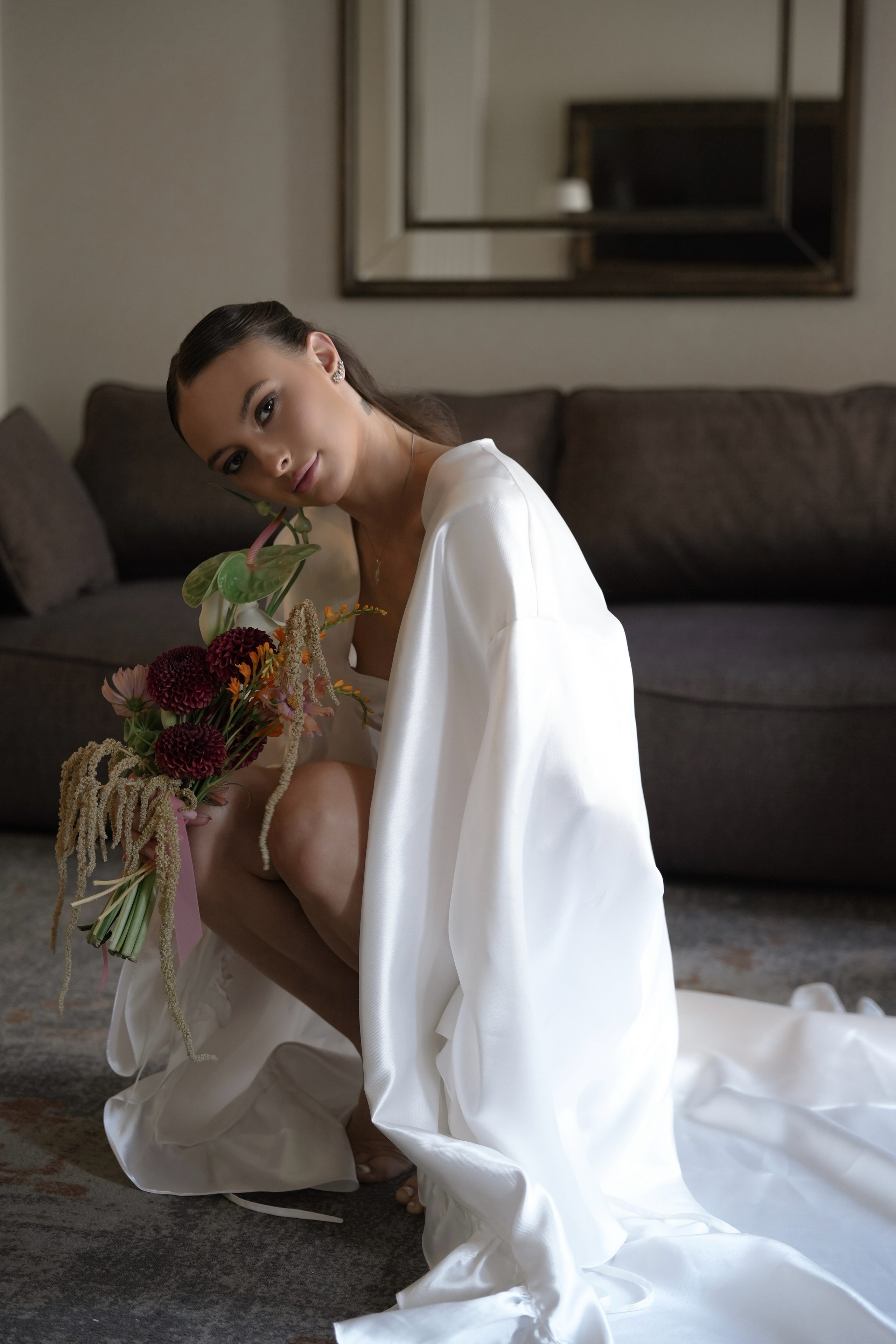 Свадебная фотосессия утра невесты и жениха в отеле Амбассадори