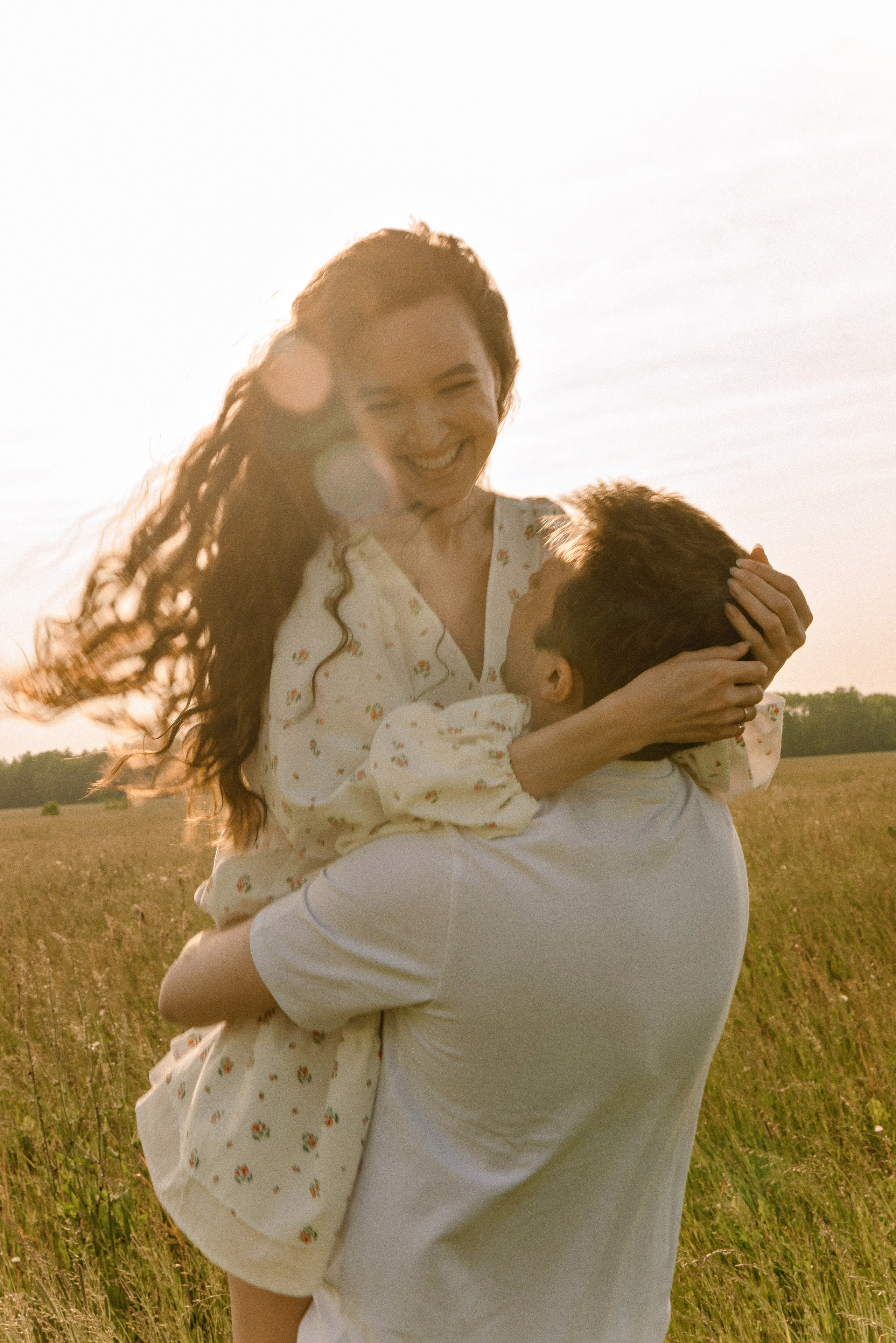 Лиза и Лёша в поле. Свадебный фотограф в Санкт-Петербурге София Шубик