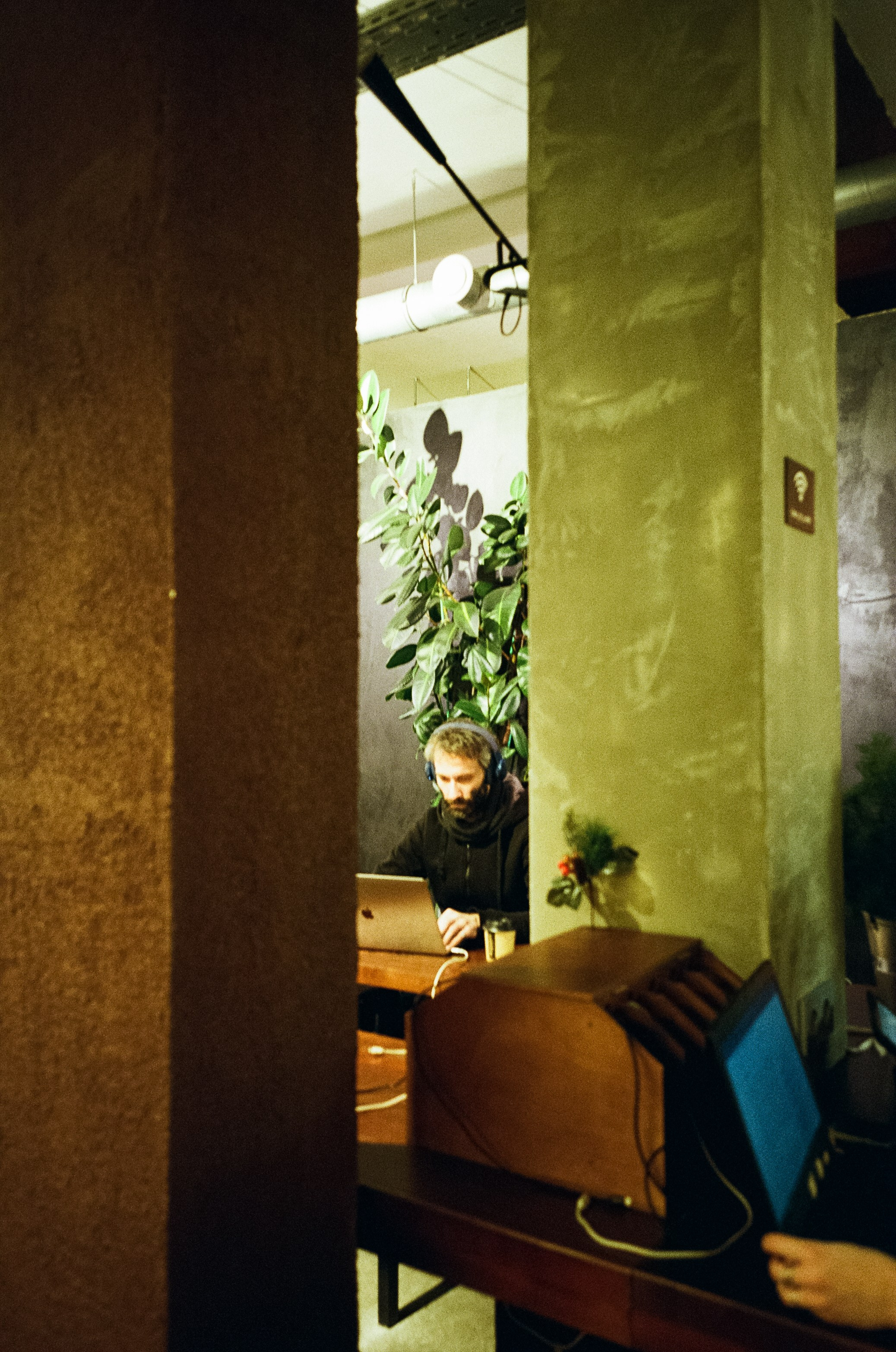 Театральные премьеры. Игры во флигеле. Фотограф-документалист Мария Осокина