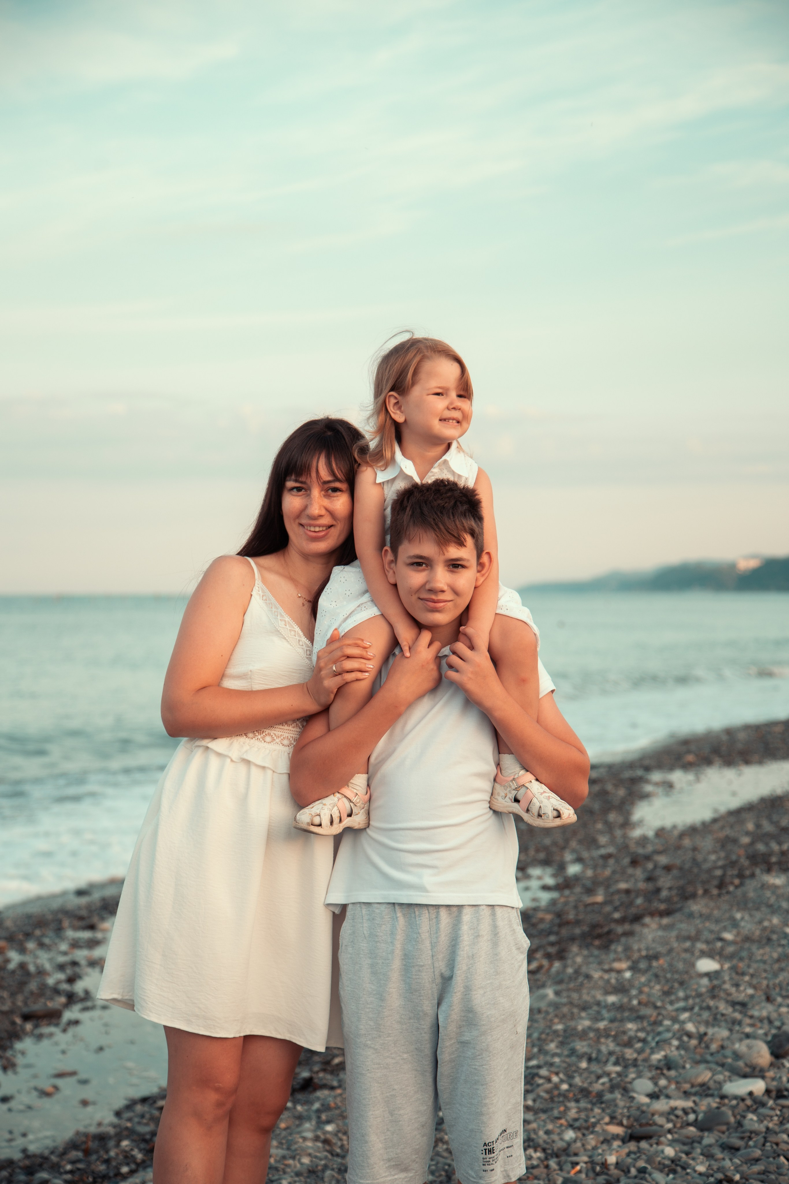 Завтрак у моря в Лоо на пляже «Горный Воздух». Семейный фотограф в Сочи, Лоо, Дагомысе, Вардане Кучумова Олеся