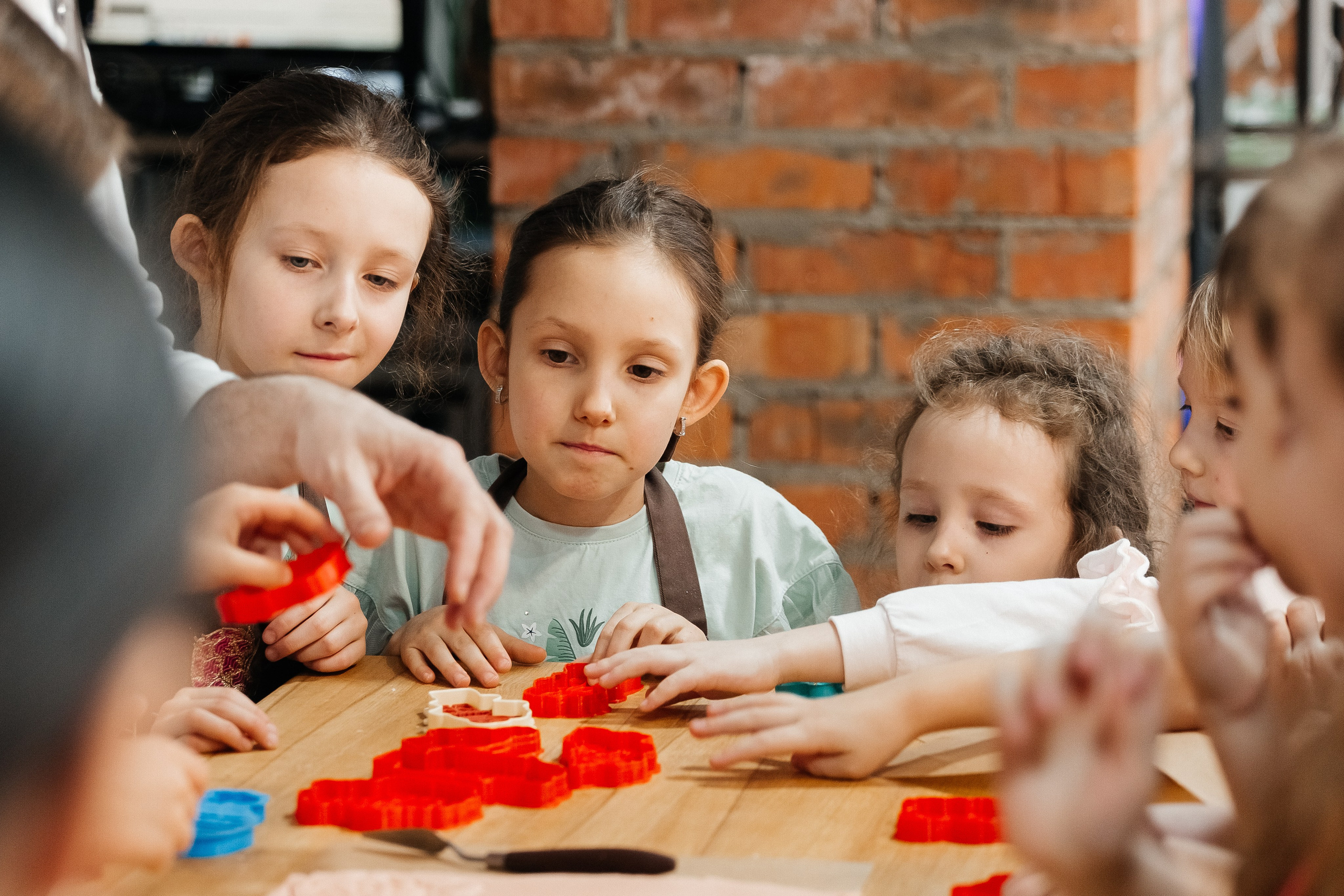 Детский мастер-класс в «АРТиШОК». Фотограф Кемерово | Сергей