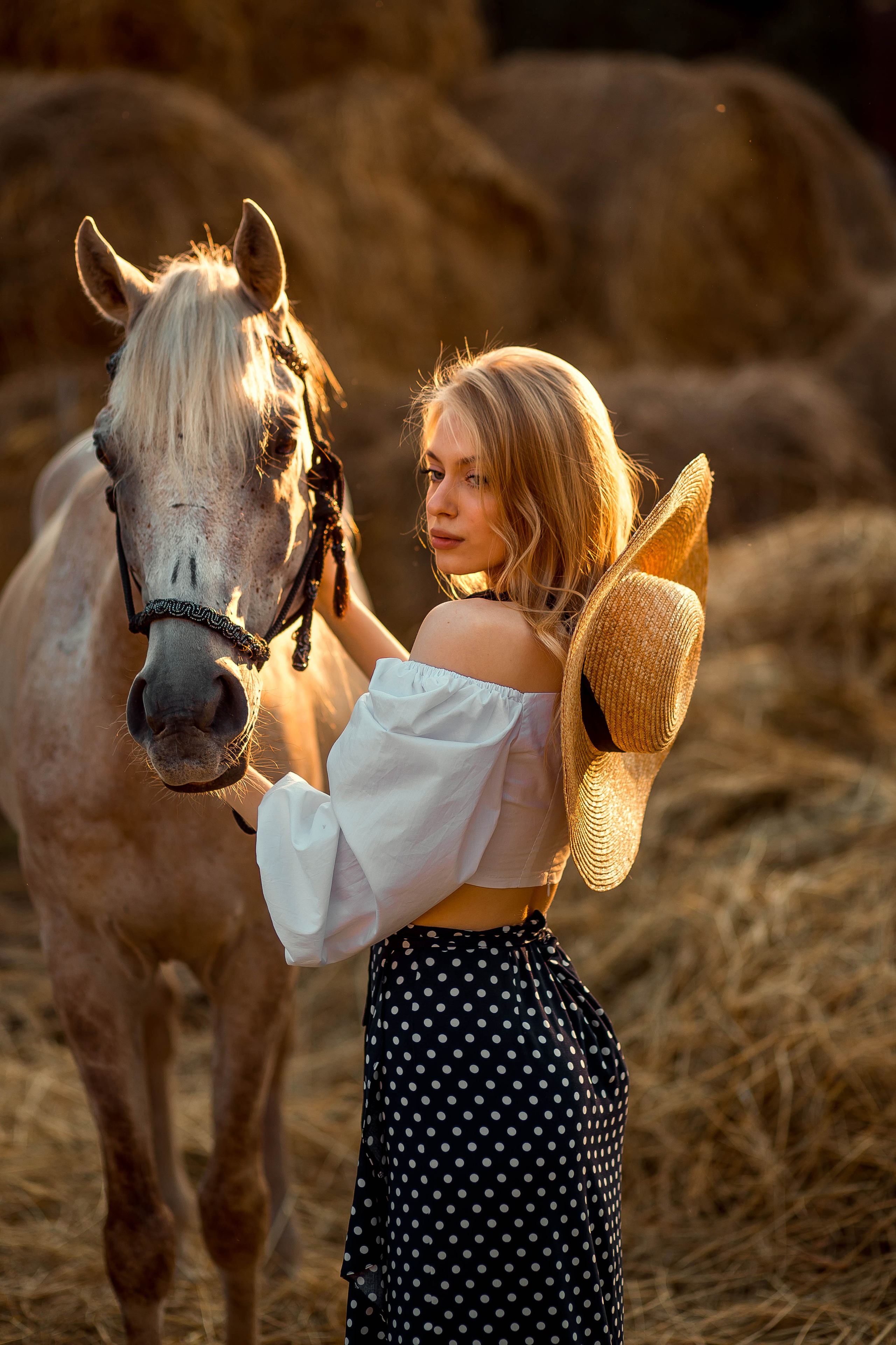Фотосессии с лошадьми , фотографии с лошадьми , девушка и лошадь, ранчо аванпост, ранчо, конюшня, конюшня в Москве. , лошади, фотодевичники, фотограф в Москве, фотосессии в Москве 