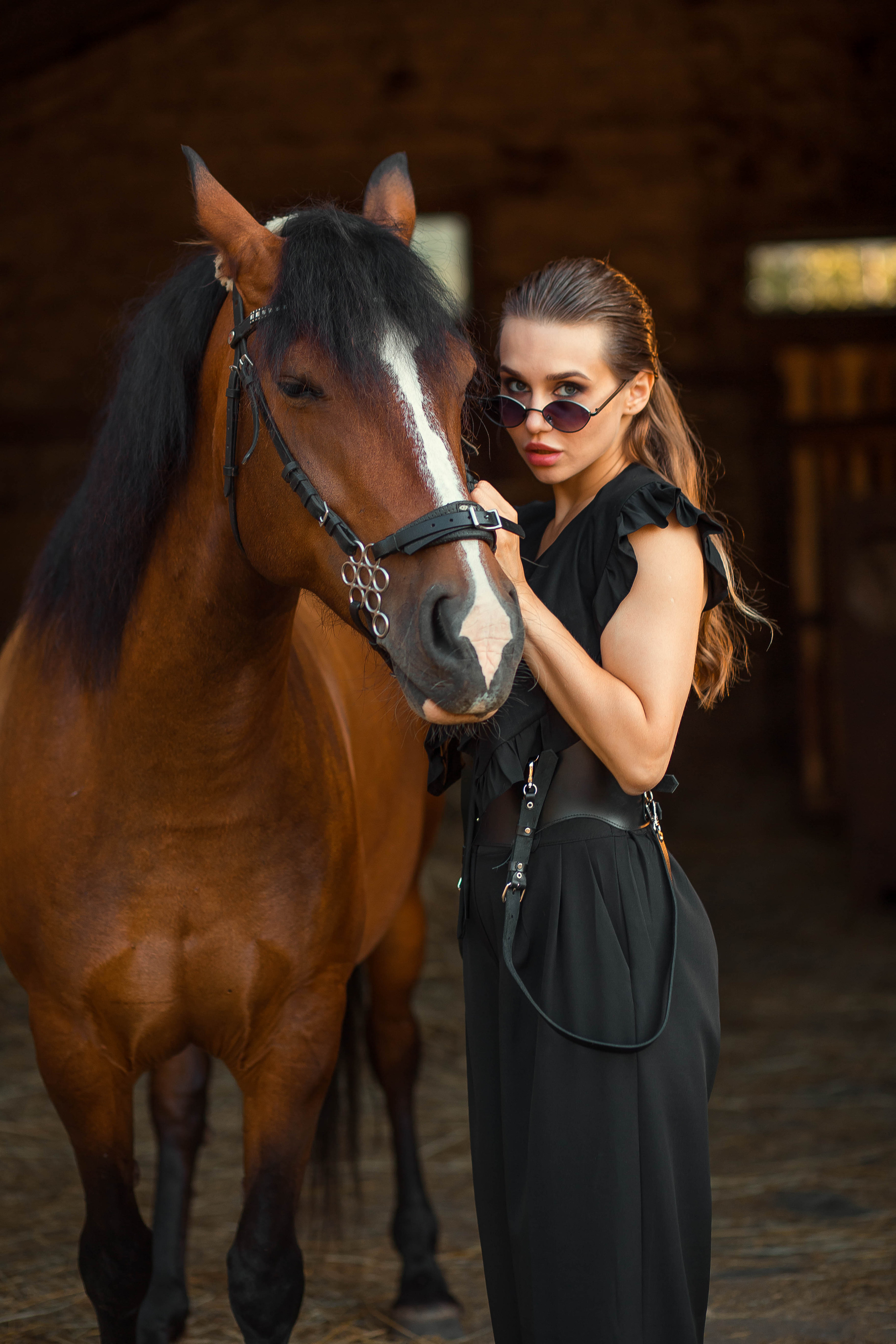 Фотосессии с лошадьми , фотографии с лошадьми , девушка и лошадь, ранчо аванпост, ранчо, конюшня, конюшня в Москве. , лошади, фотодевичники, фотограф в Москве, фотосессии в Москве 