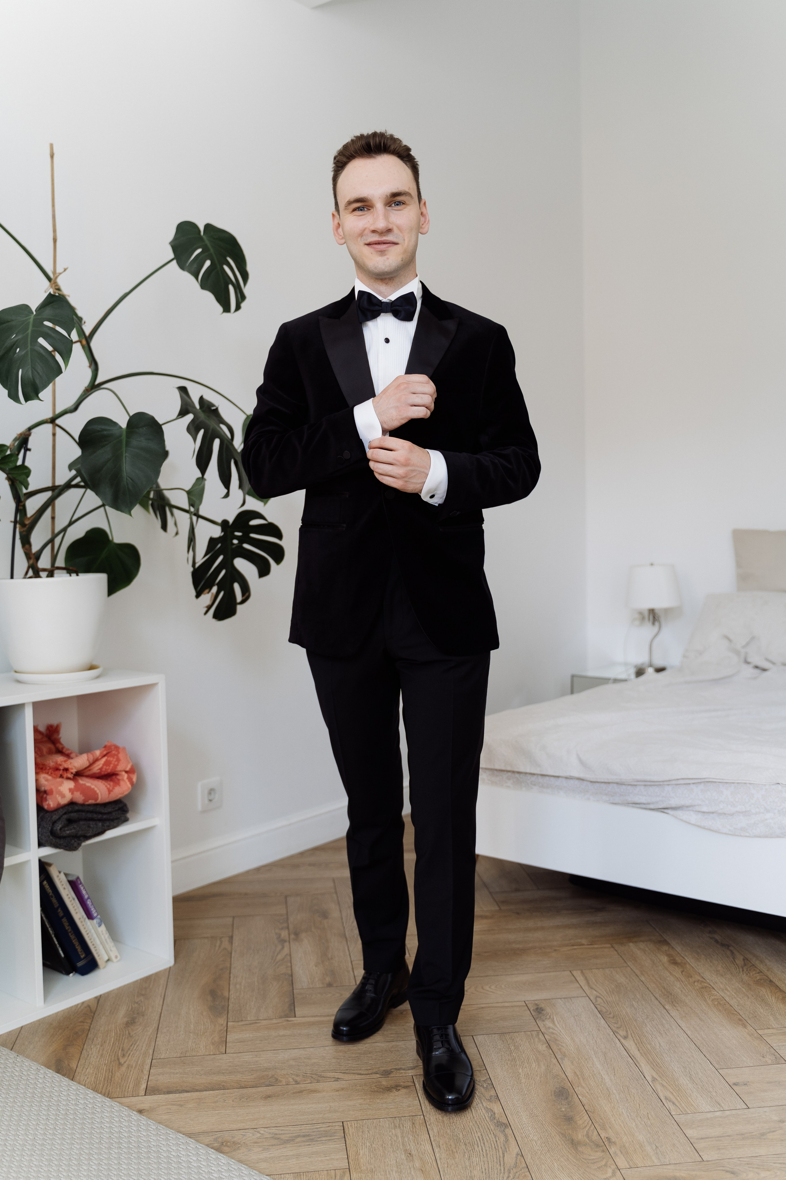 Камерная свадьба на фонтанке в сезонах. Свадебный фотограф организатор в Санкт-Петербурге Ассоль Опарина