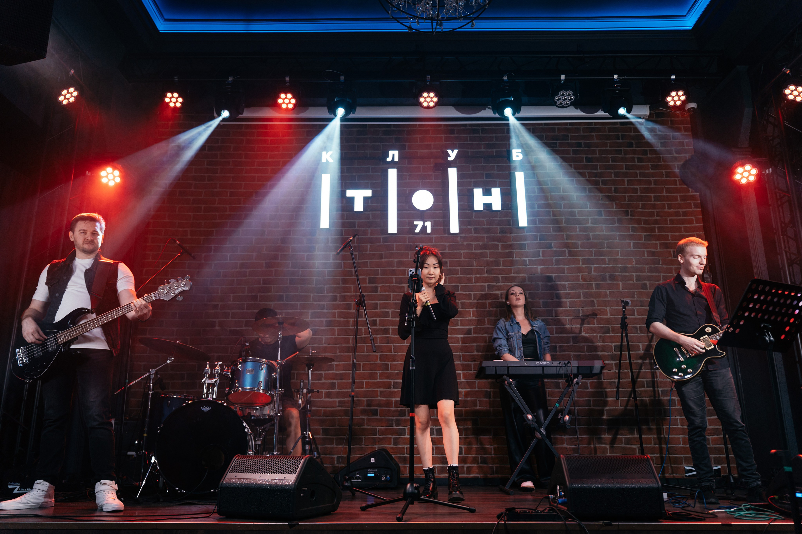 Mini Concert. Photographer based in moscow Peter Tchana