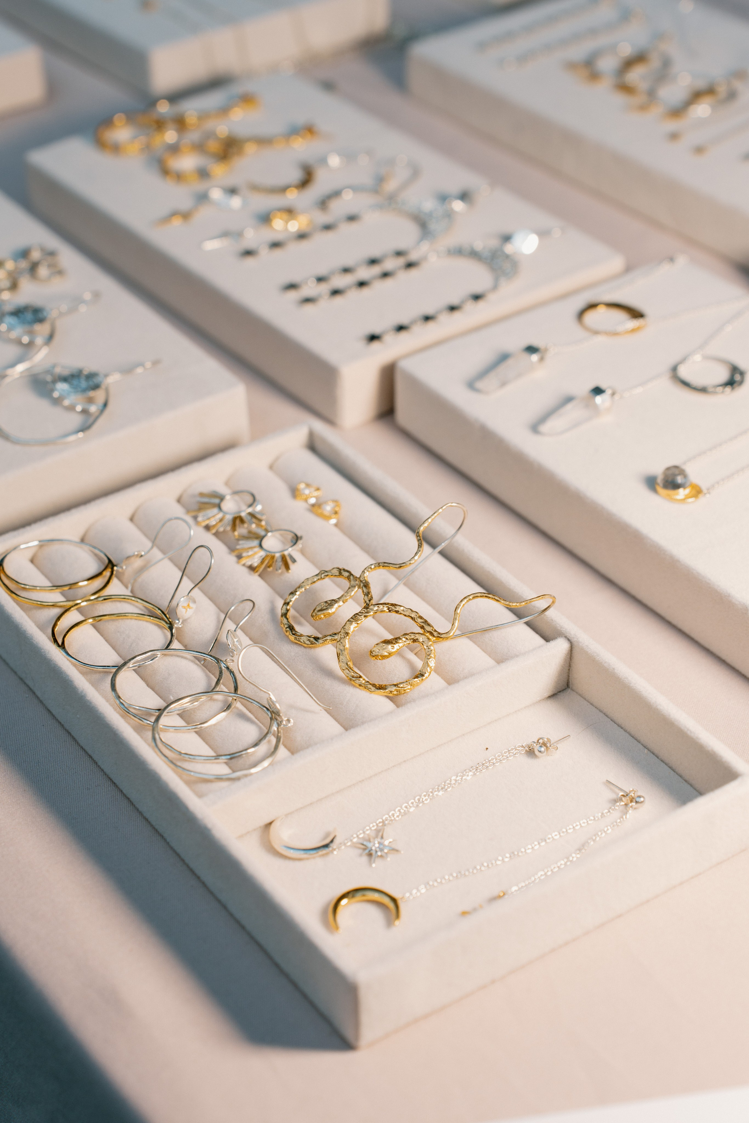 Festival Umerotvorine By Pramika. Я занимаюсь событийной, свадебной, товарной, студийной… фотографией