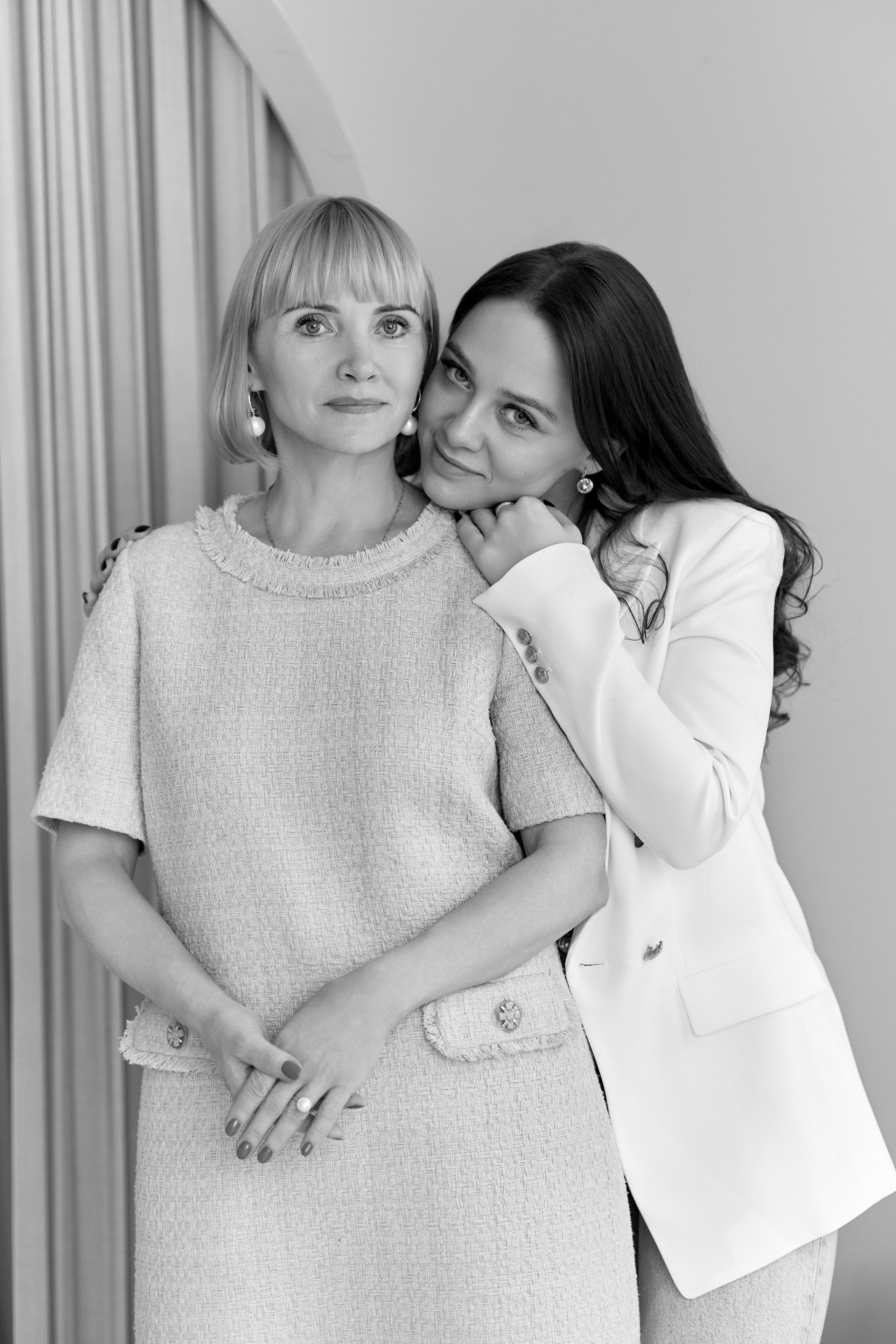 Семейная съемка в фотостудии. Сестры Карабаза. Фотографы и ретушеры в Москве и Санкт-Петербурге