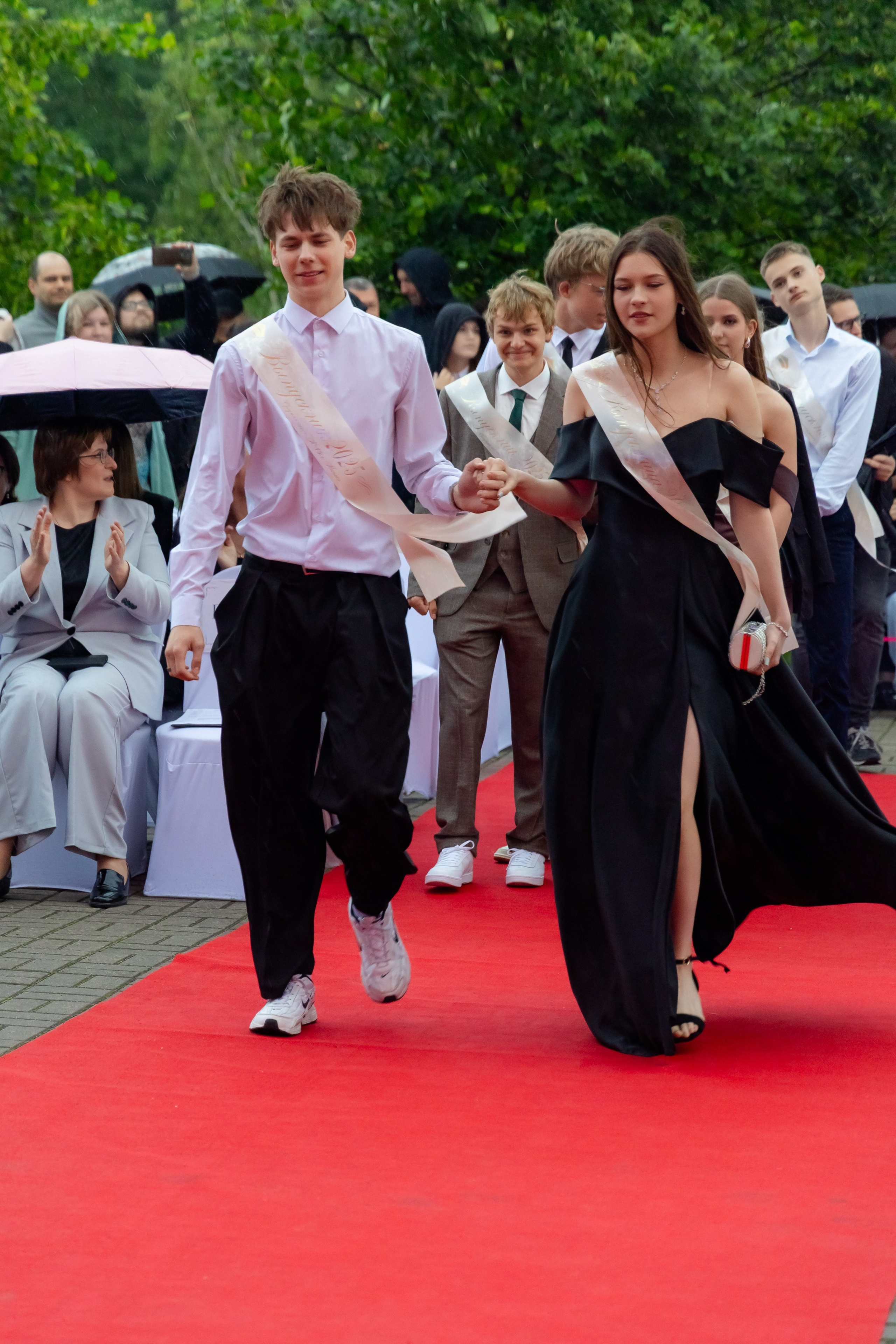 Школьный выпускной 2025 год в Минске, Беларуси. Свадебный фотограф в Минске/Беларуси Сергей Спиридонов