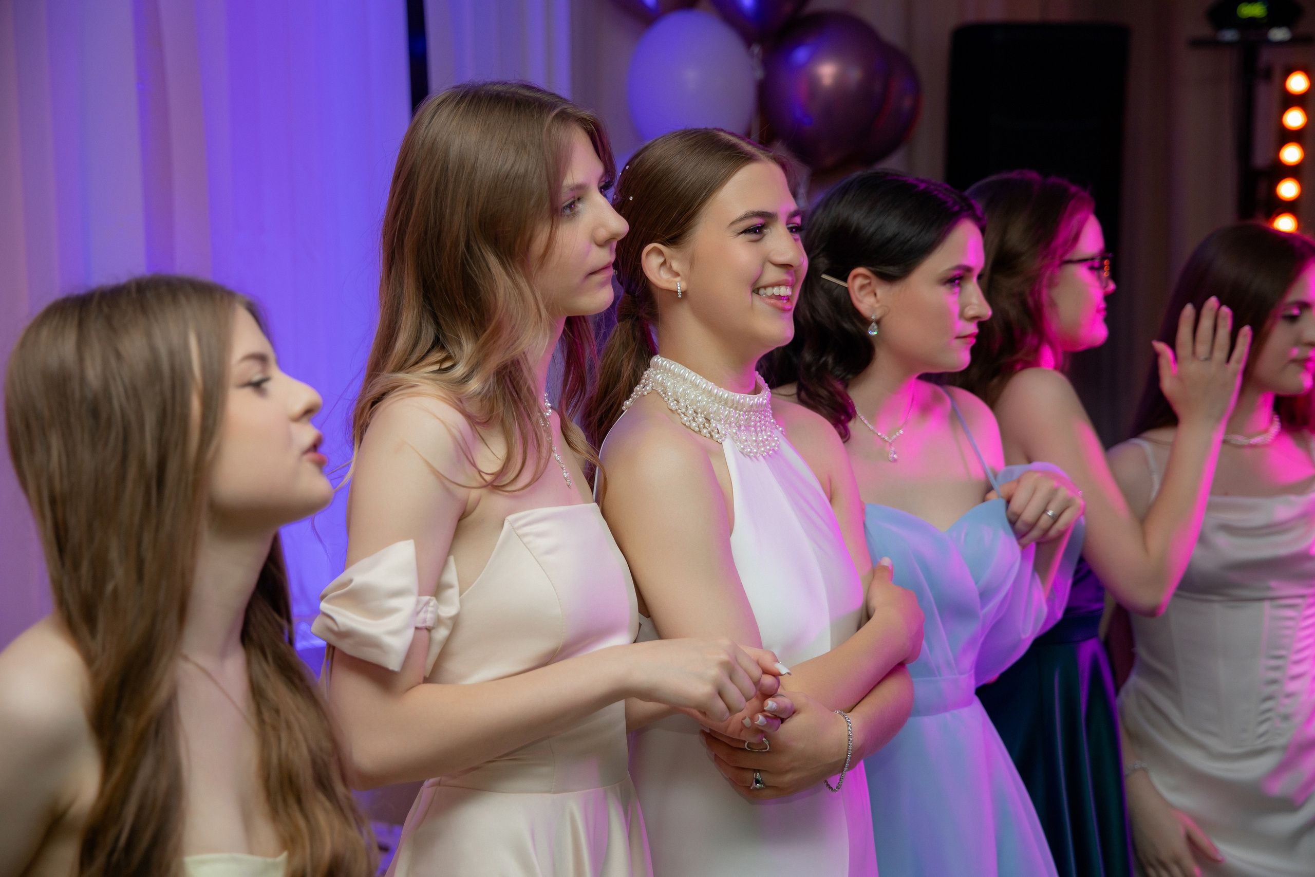 Школьный выпускной 2024 год в Соколе (Минск). Свадебный фотограф в Минске/Беларуси Сергей Спиридонов