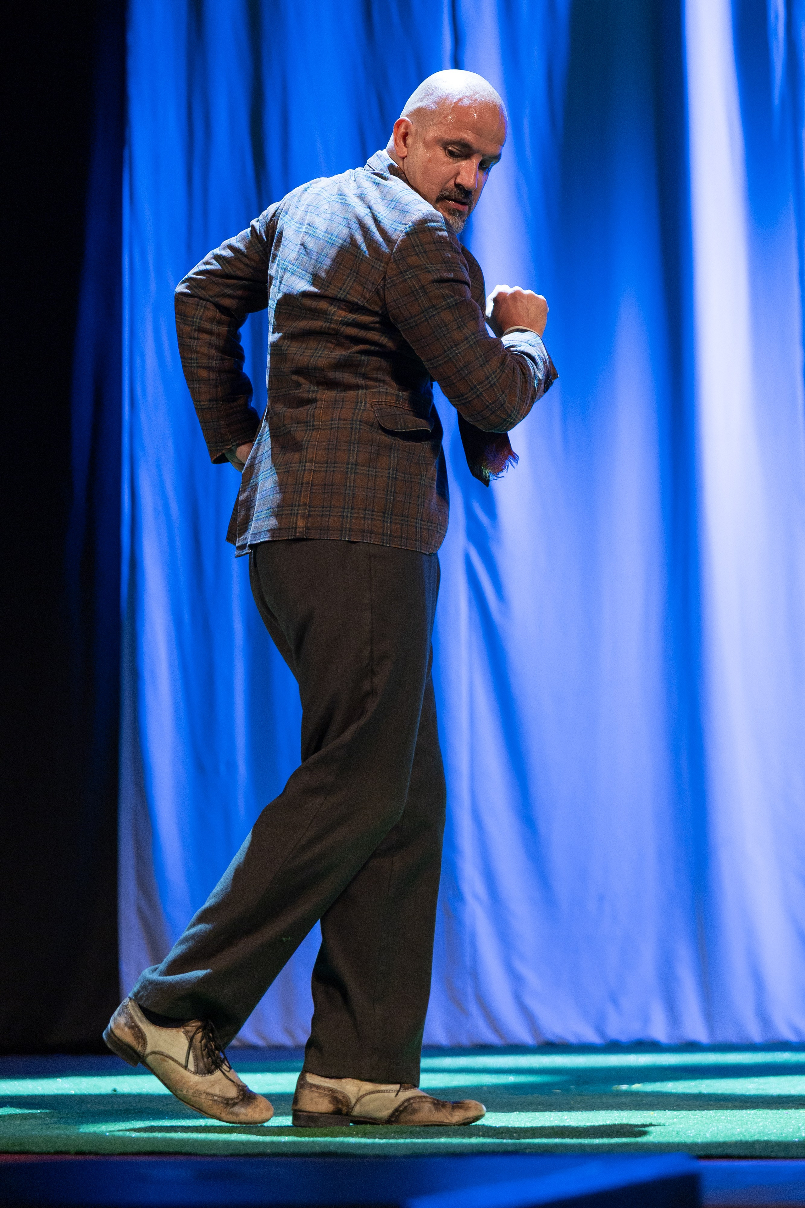 Спектакль Егора Дружинина «Всюду жизнь»