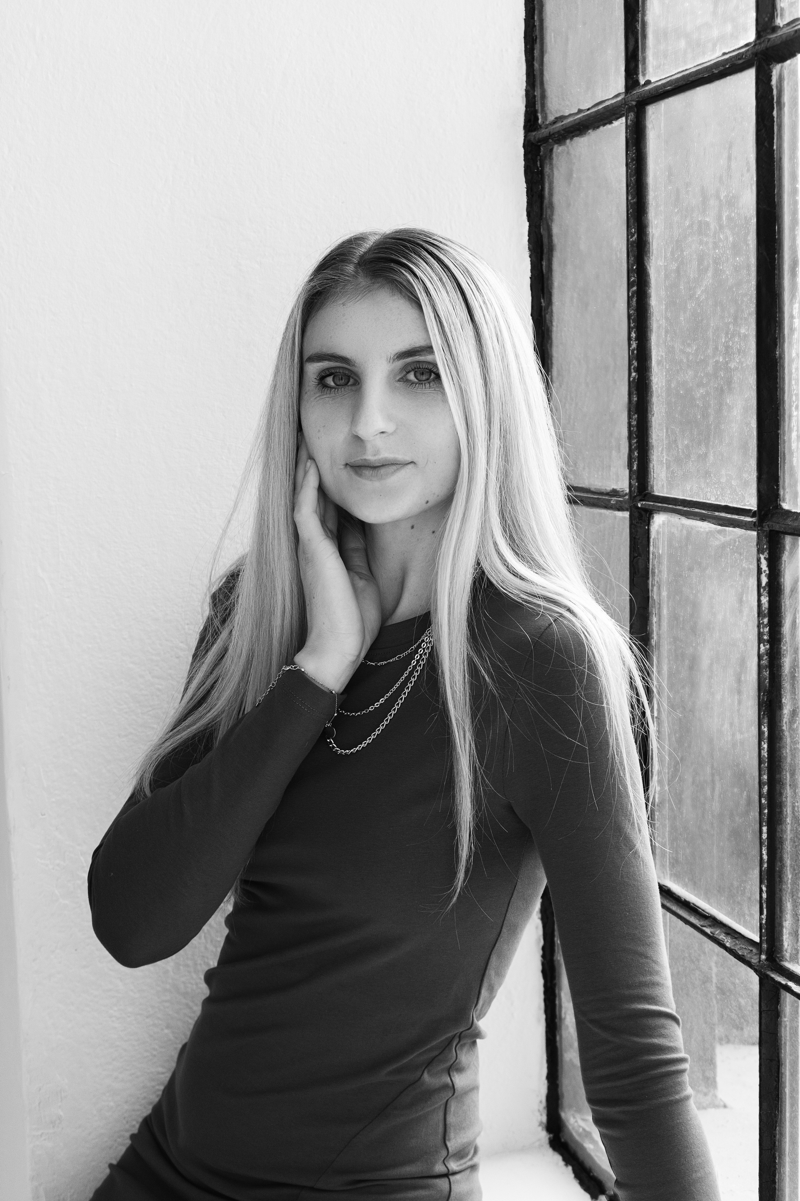 Fotodzień „Kobiecość w stylu minimalizmu”. Fotograf w Łodzi Lana Shkuratova