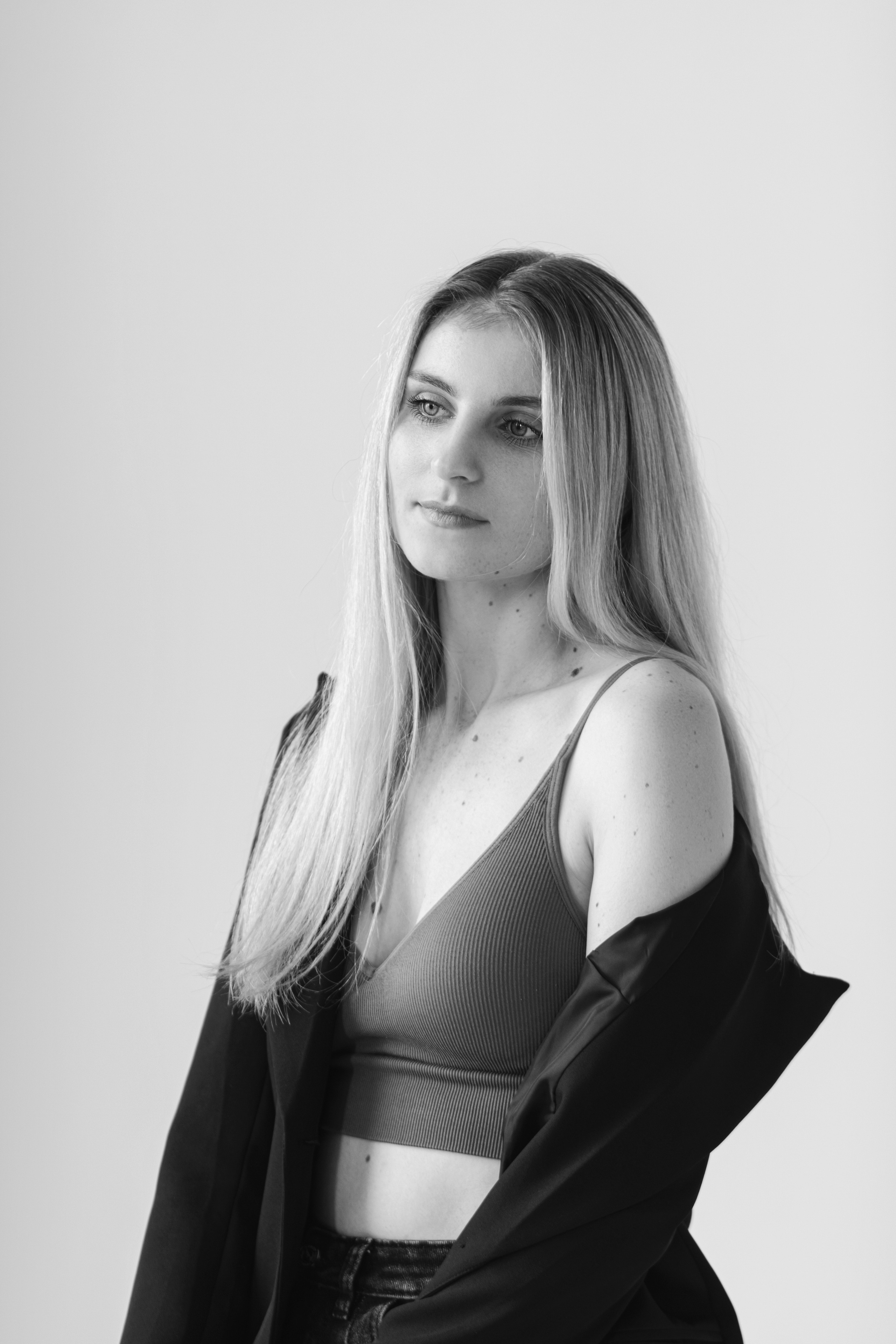 Fotodzień „Kobiecość w stylu minimalizmu”. Fotograf w Łodzi Lana Shkuratova