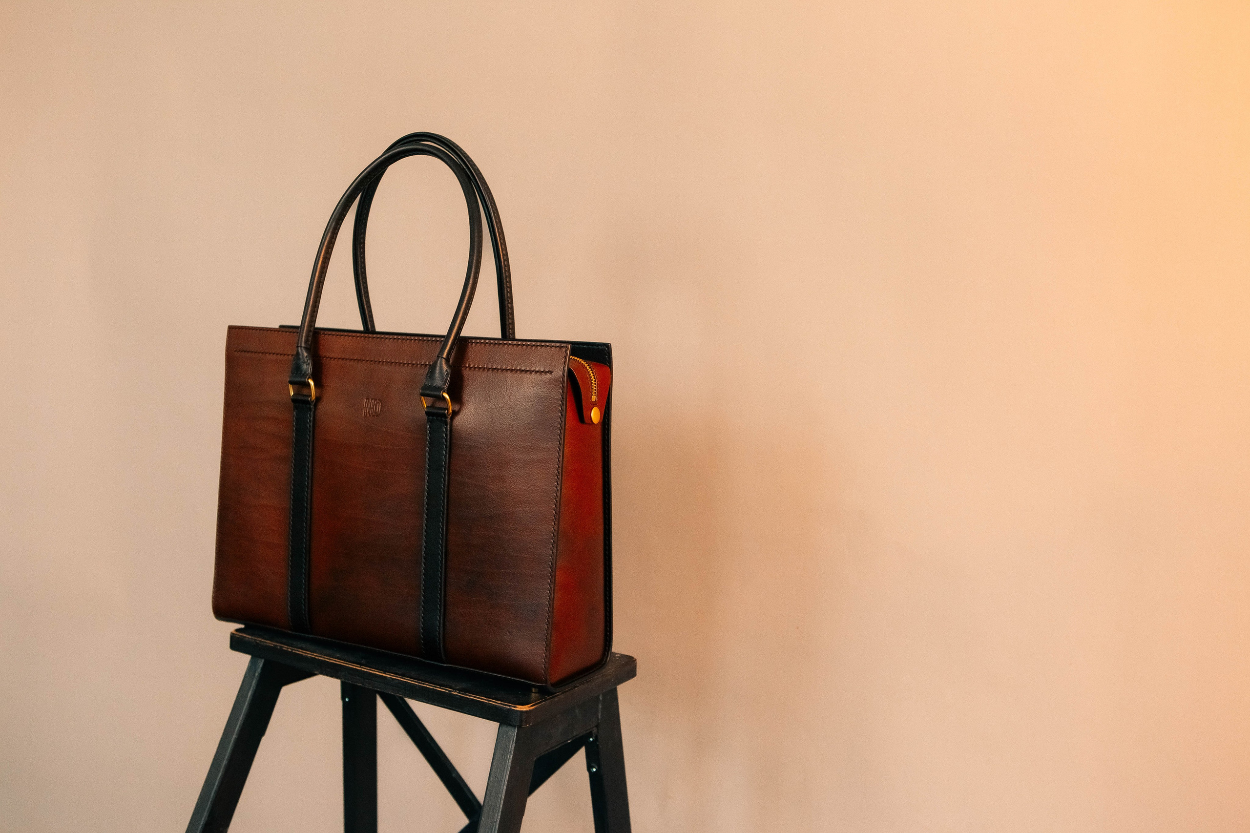 Анна Гречаная и изделие Дана Настаса 💼. Фотограф Ольга Крукле