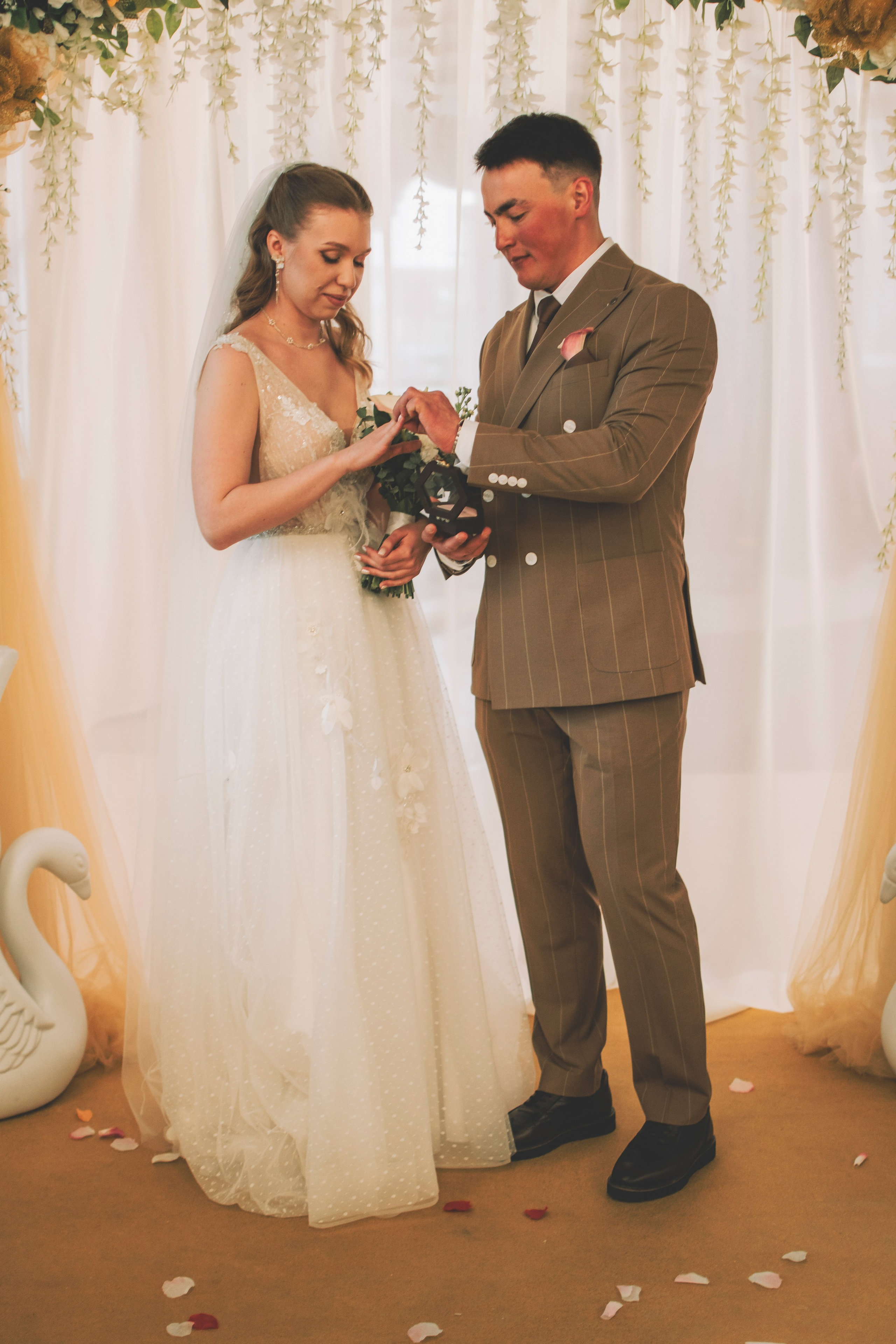 Альберт и Анастасия (Студийная фотосессия, роспись в ДК Нефтяник + фотосессия с гостями). Семейный и свадебный фотограф Губкинский и Ставрополь