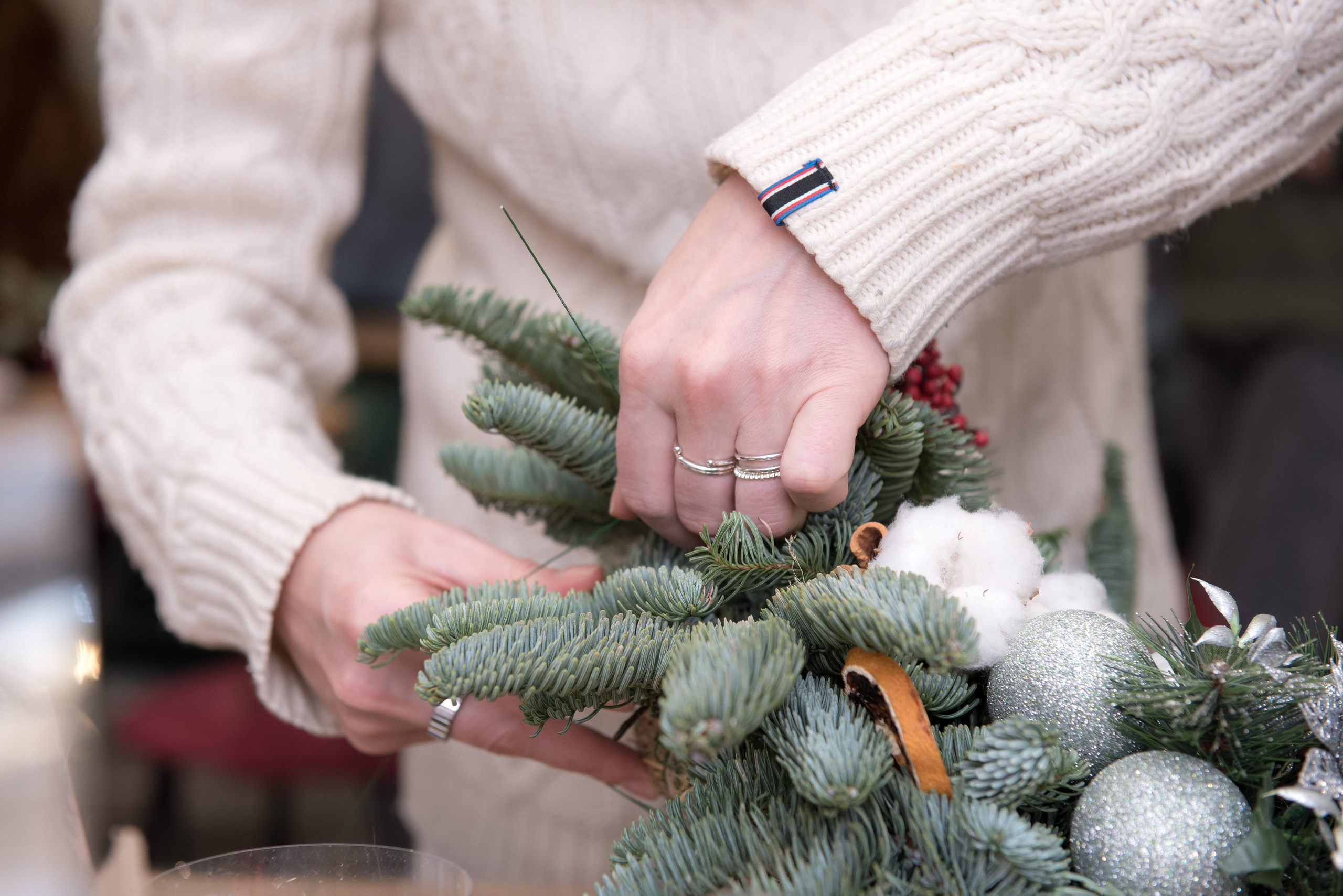МК по новогодним венкам. Бренд-фотограф для экспертов и блогеров в Москве Влада Горбовская