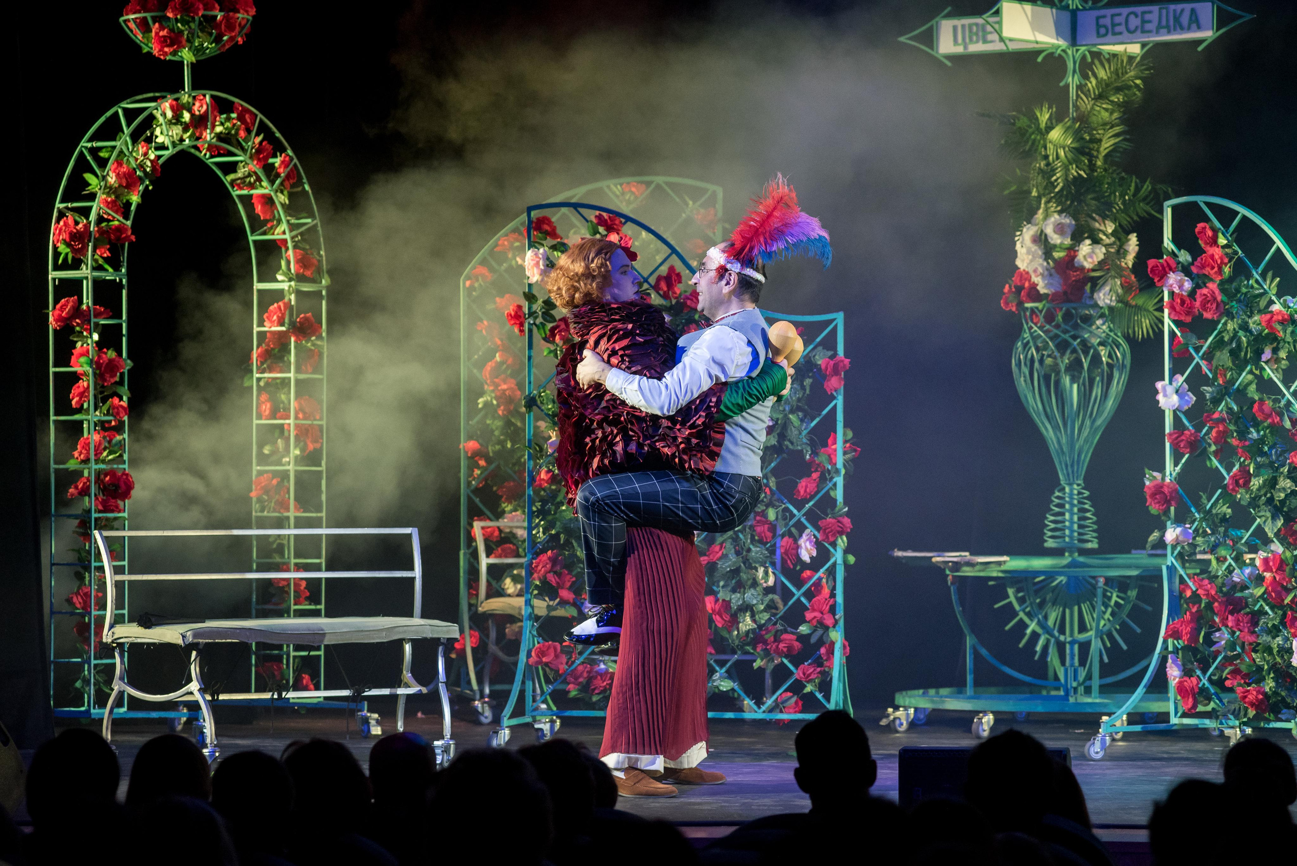 Спектакль «Здравствуйте, я ваша тётя!» — театр «На Басманной». Бренд-фотограф для экспертов и блогеров в Москве Влада Горбовская