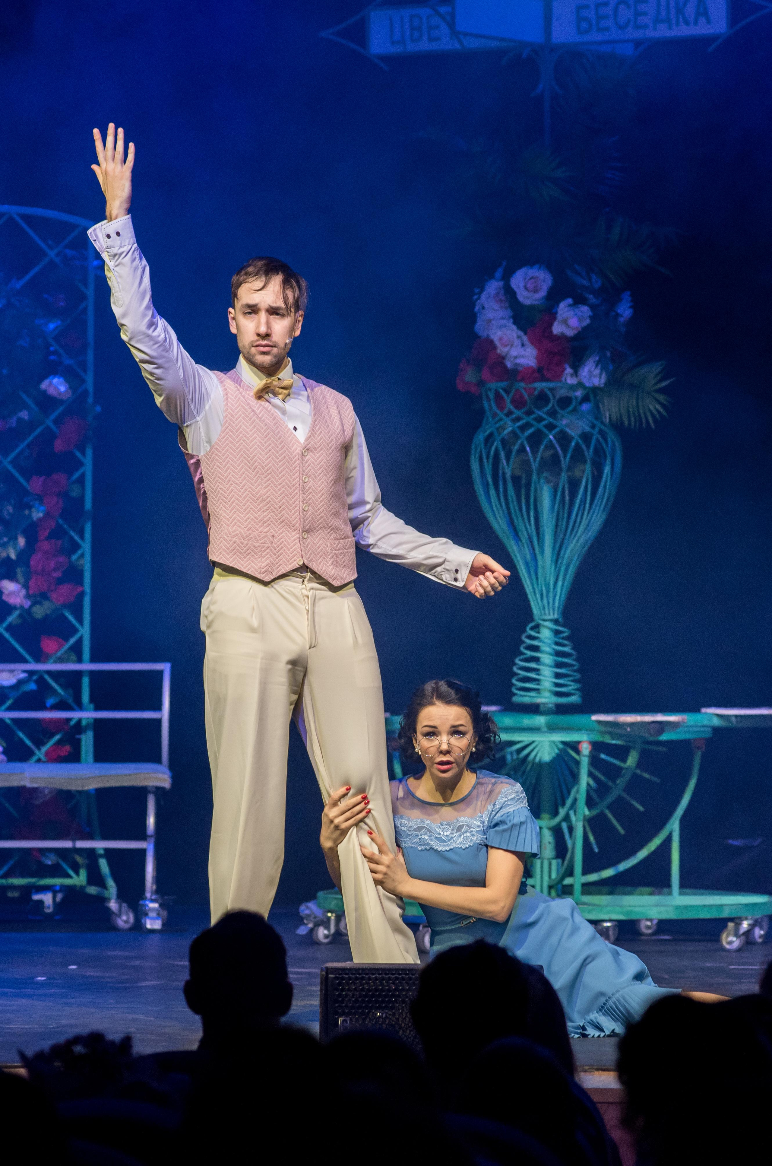 Спектакль «Здравствуйте, я ваша тётя!» — театр «На Басманной». Бренд-фотограф для экспертов и блогеров в Москве Влада Горбовская