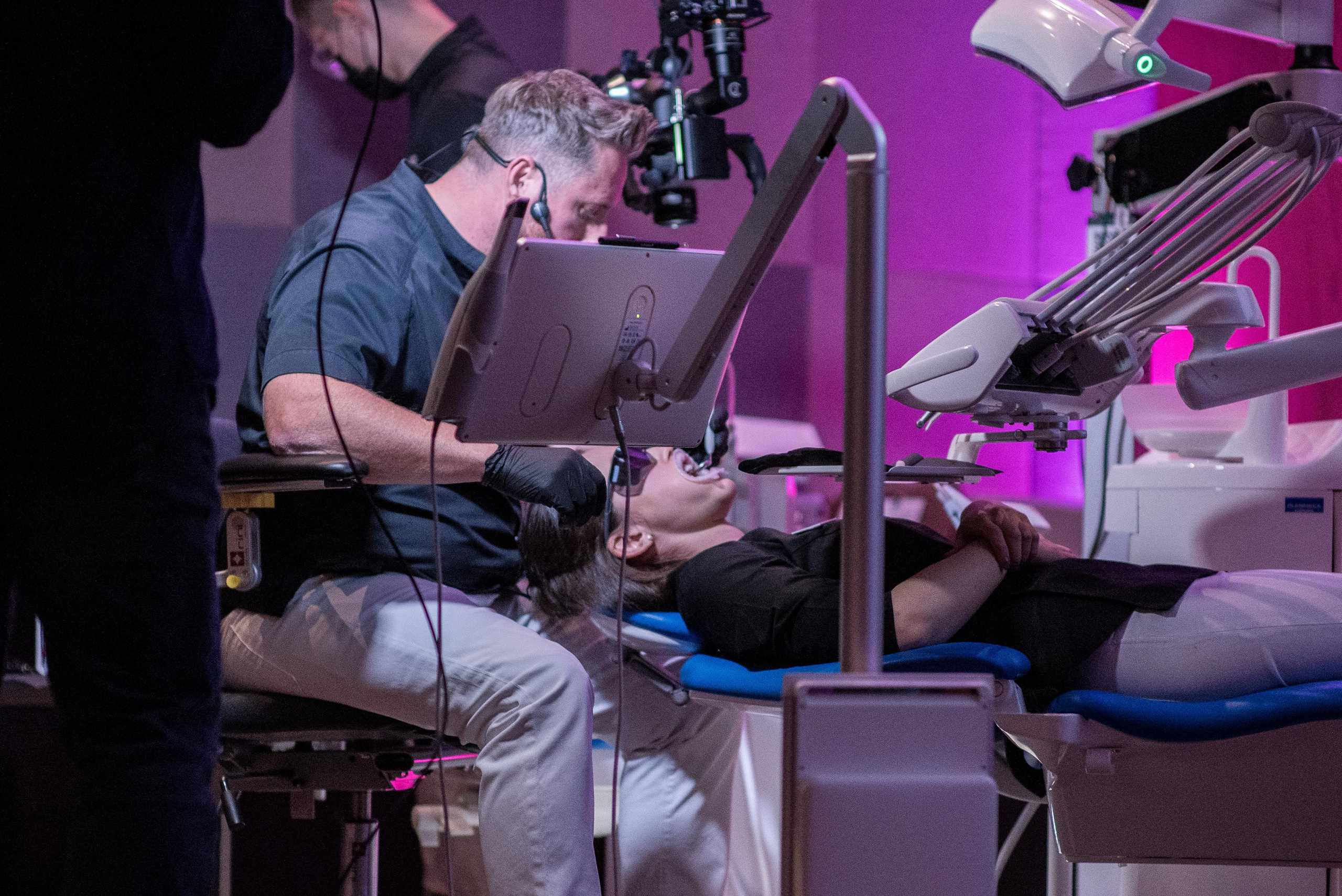 Конференция ортодонтов, «Radisson Blu Olympiyskiy Hotel», Moscow. Бренд-фотограф для экспертов и блогеров в Москве Влада Горбовская