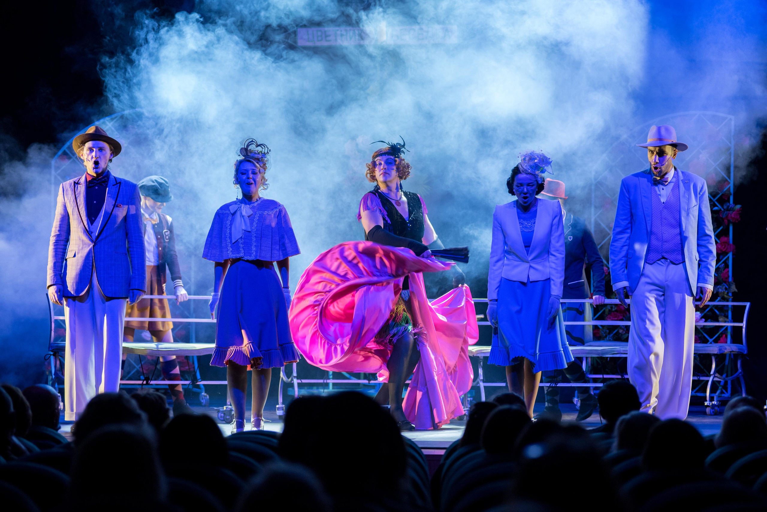 Спектакль «Здравствуйте, я ваша тётя!» — театр «На Басманной». Бренд-фотограф для экспертов и блогеров в Москве Влада Горбовская