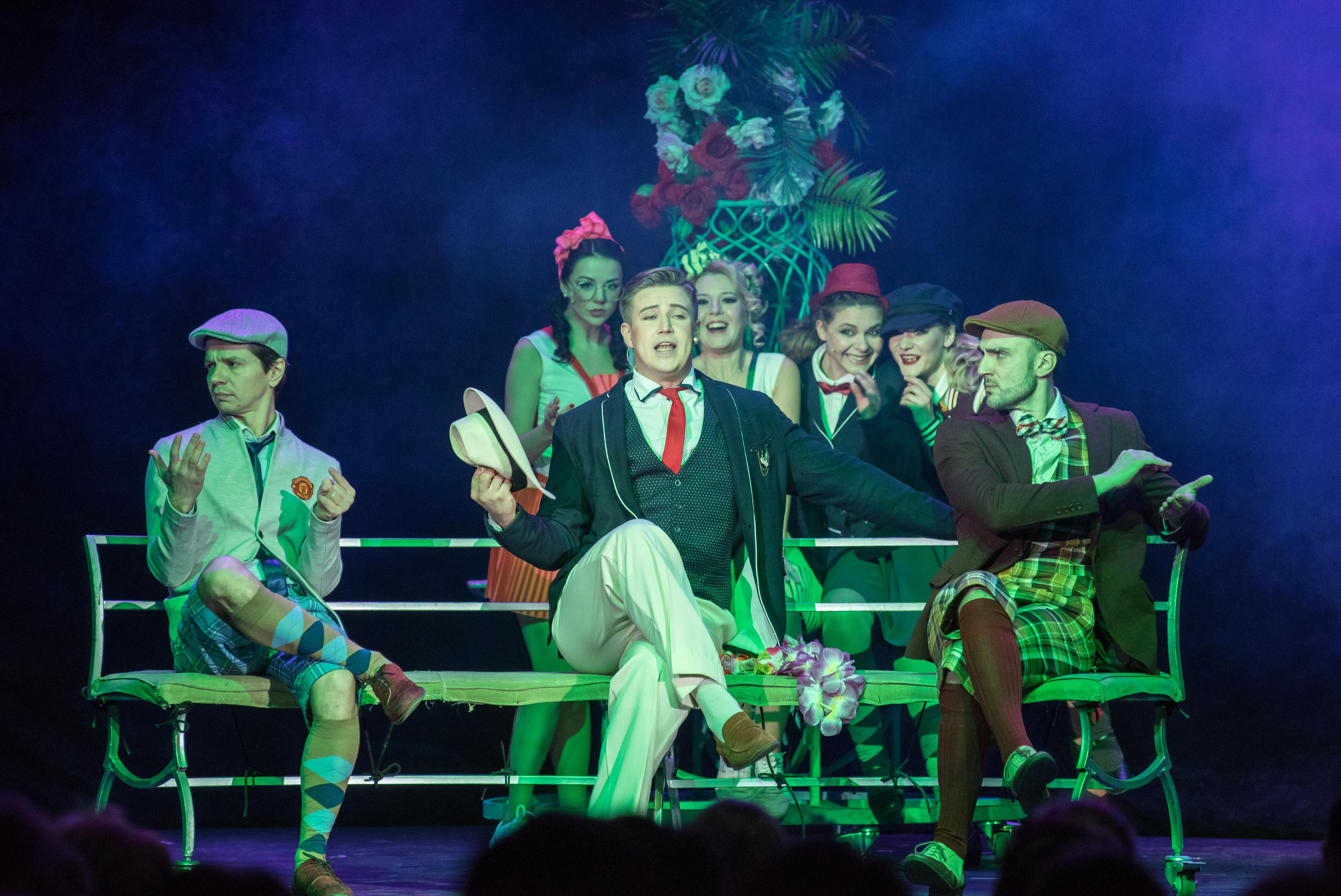 Спектакль «Здравствуйте, я ваша тётя!» — театр «На Басманной». Бренд-фотограф для экспертов и блогеров в Москве Влада Горбовская