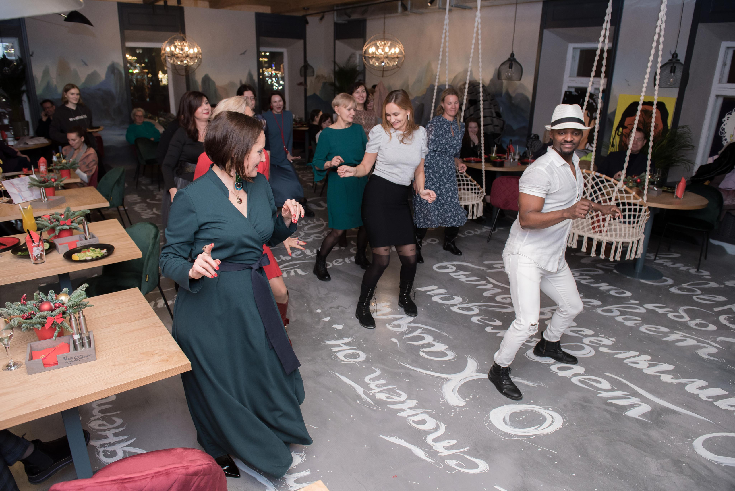 Открытие кафе-бара на Никольской. Бренд-фотограф для экспертов и блогеров в Москве Влада Горбовская