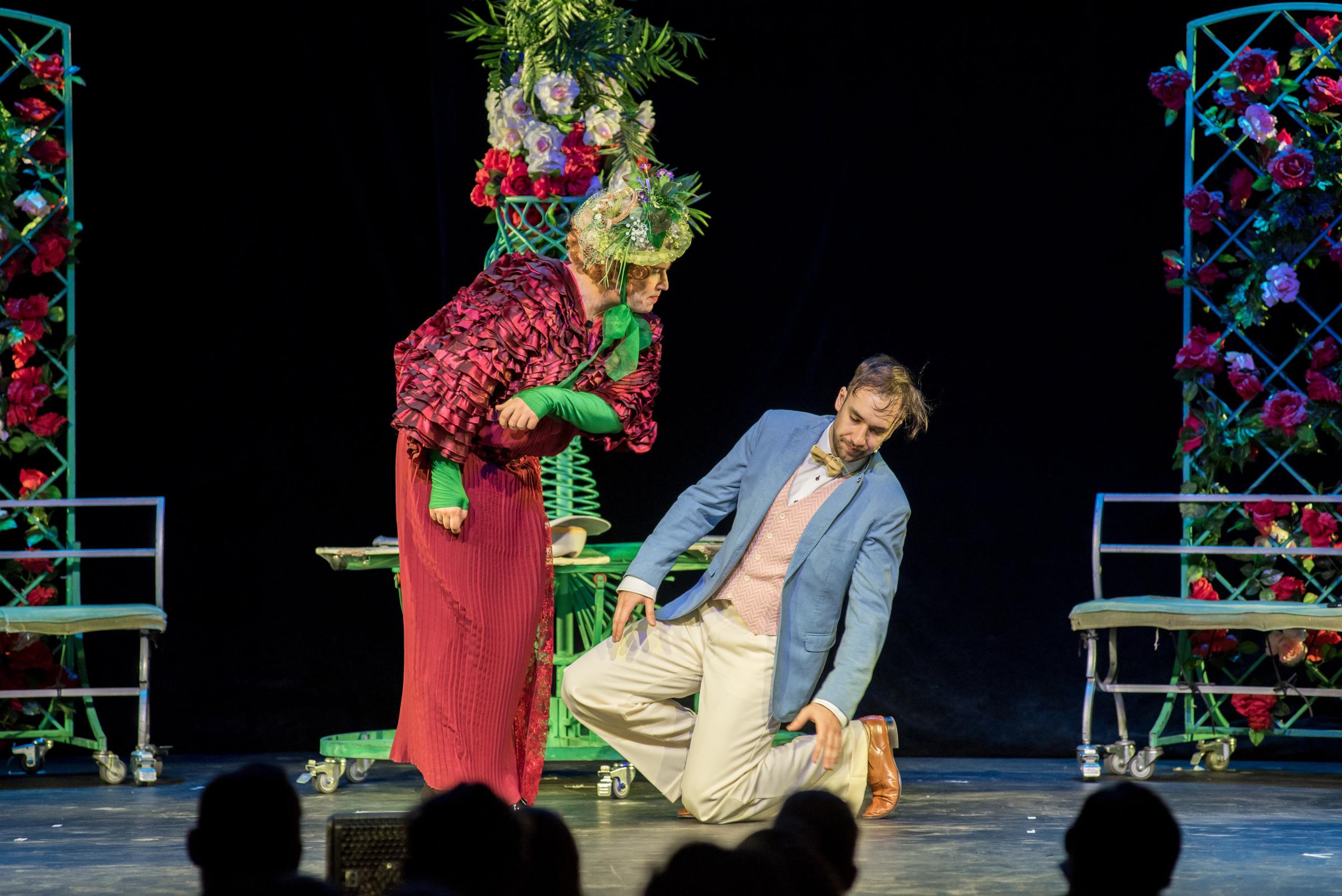 Спектакль «Здравствуйте, я ваша тётя!» — театр «На Басманной». Бренд-фотограф для экспертов и блогеров в Москве Влада Горбовская